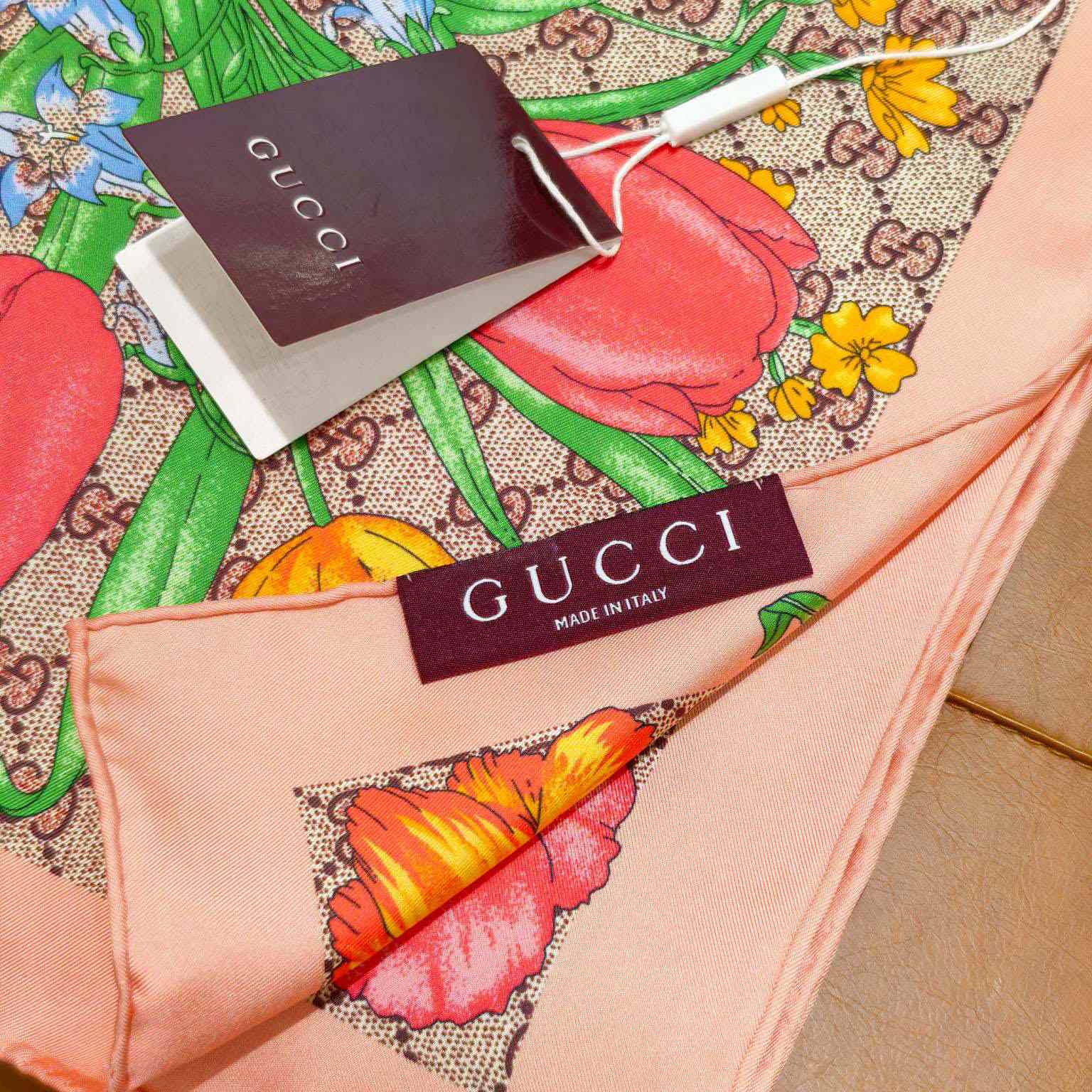 Gucci Printed Flora Silk Twill Carré - DesignerGu
