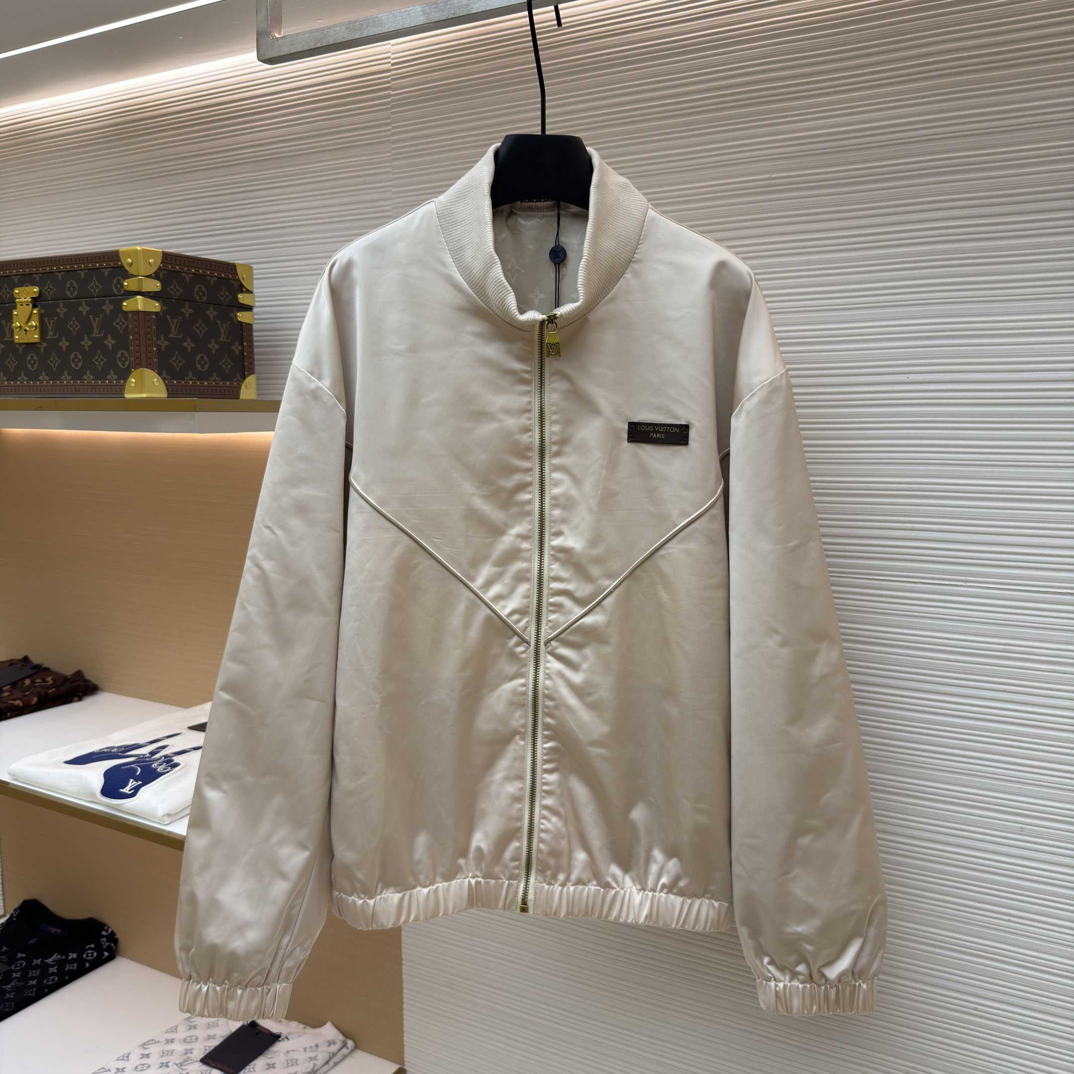 Louis Vuitton Satin Track Top 1AK6KO - DesignerGu