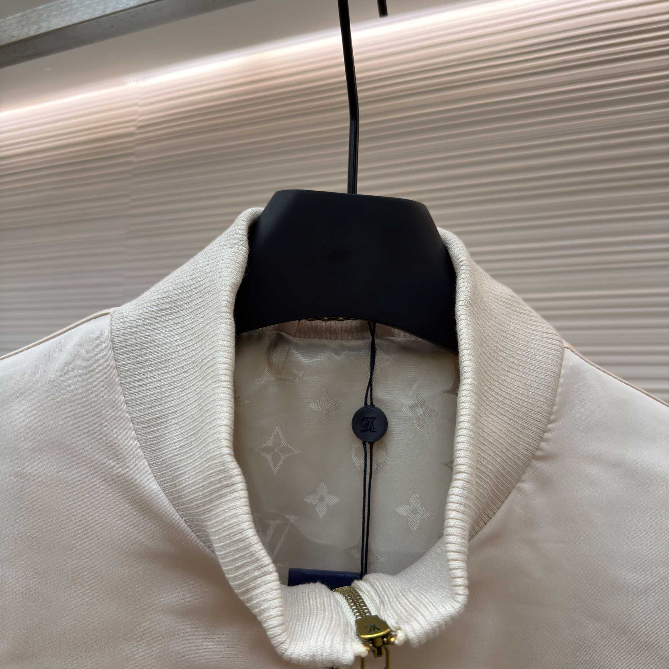 Louis Vuitton Satin Track Top 1AK6KO - DesignerGu