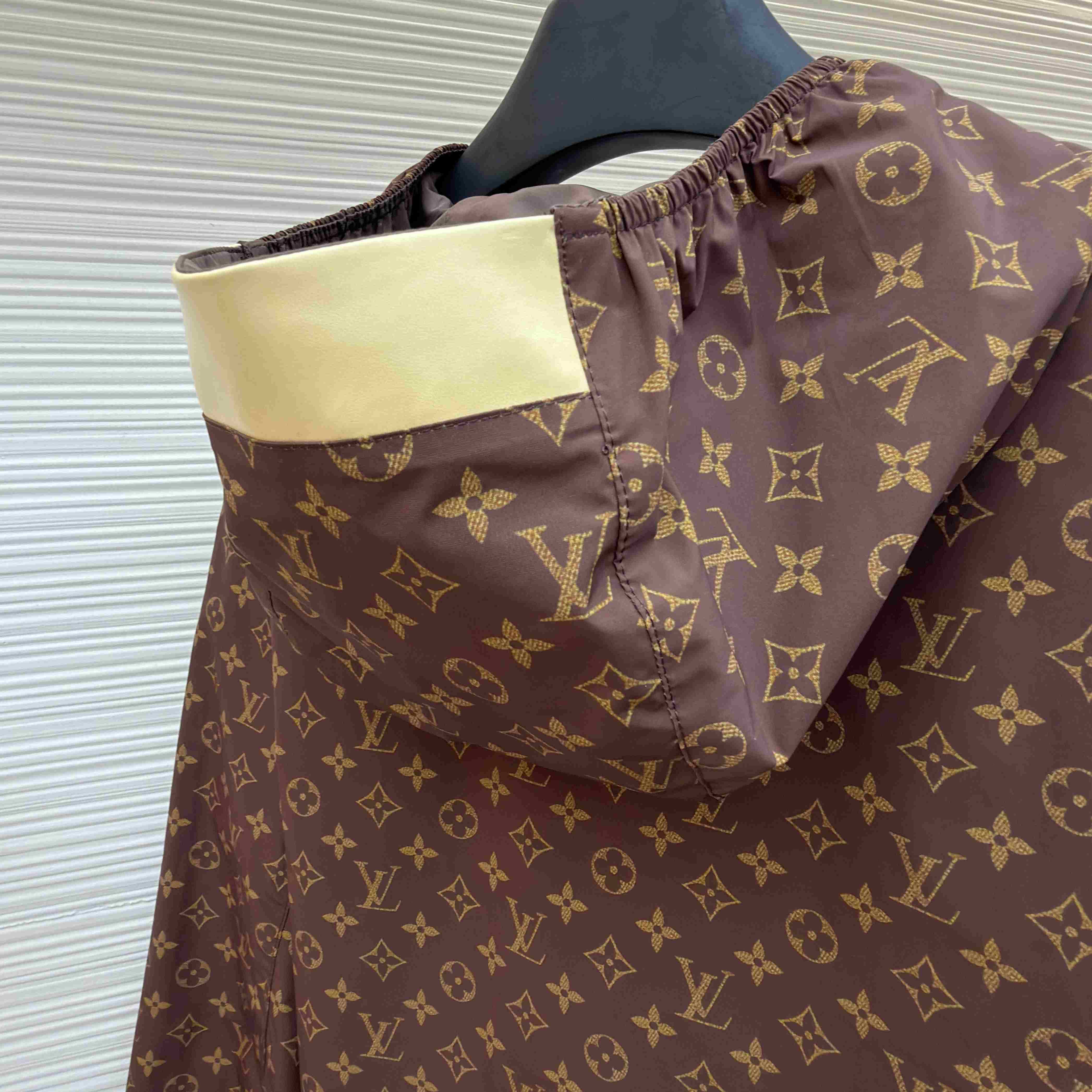 Louis Vuitton Silk Tech Windbreaker 1AKO9S - DesignerGu