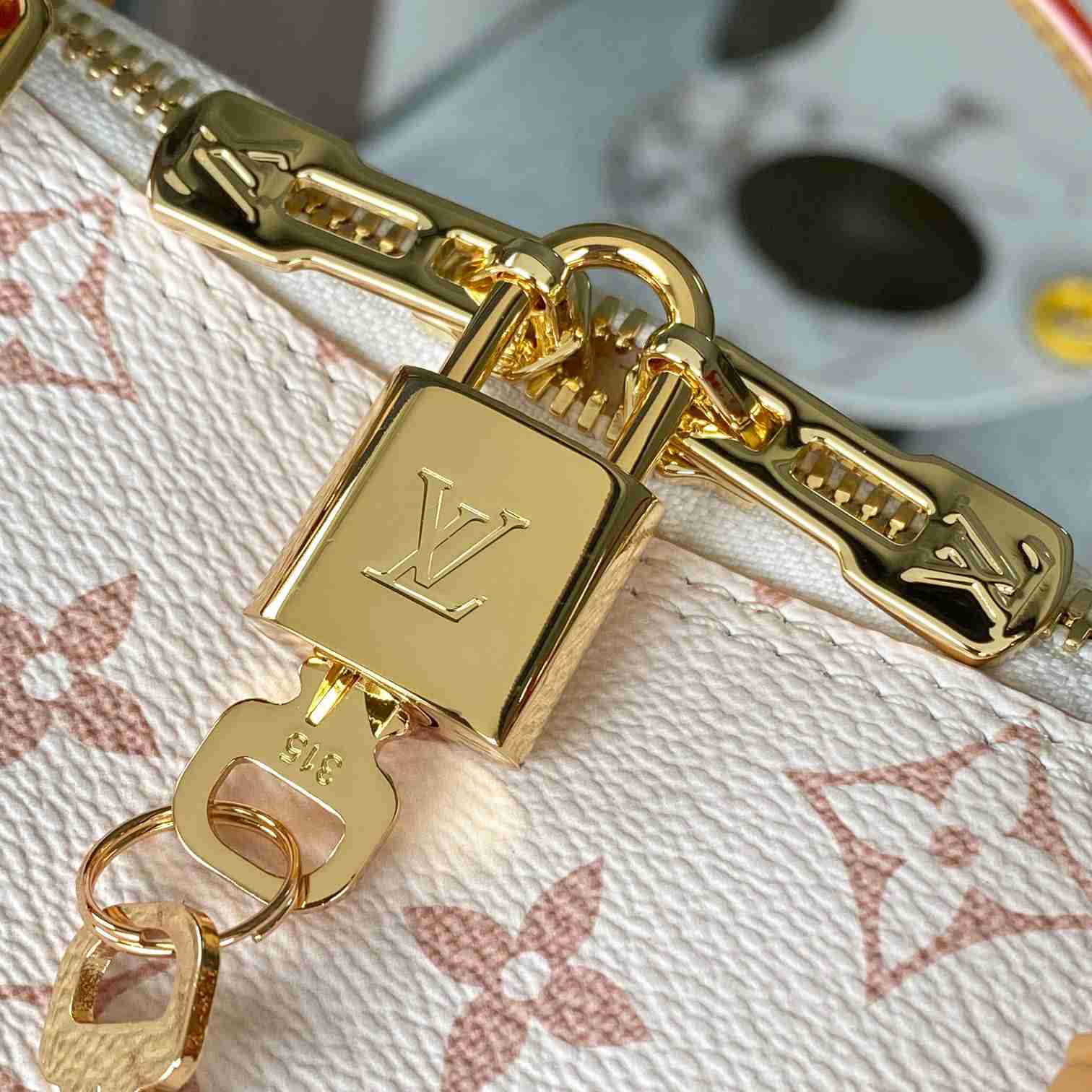 Louis Vuitton Squire East West M2A457 - DesignerGu