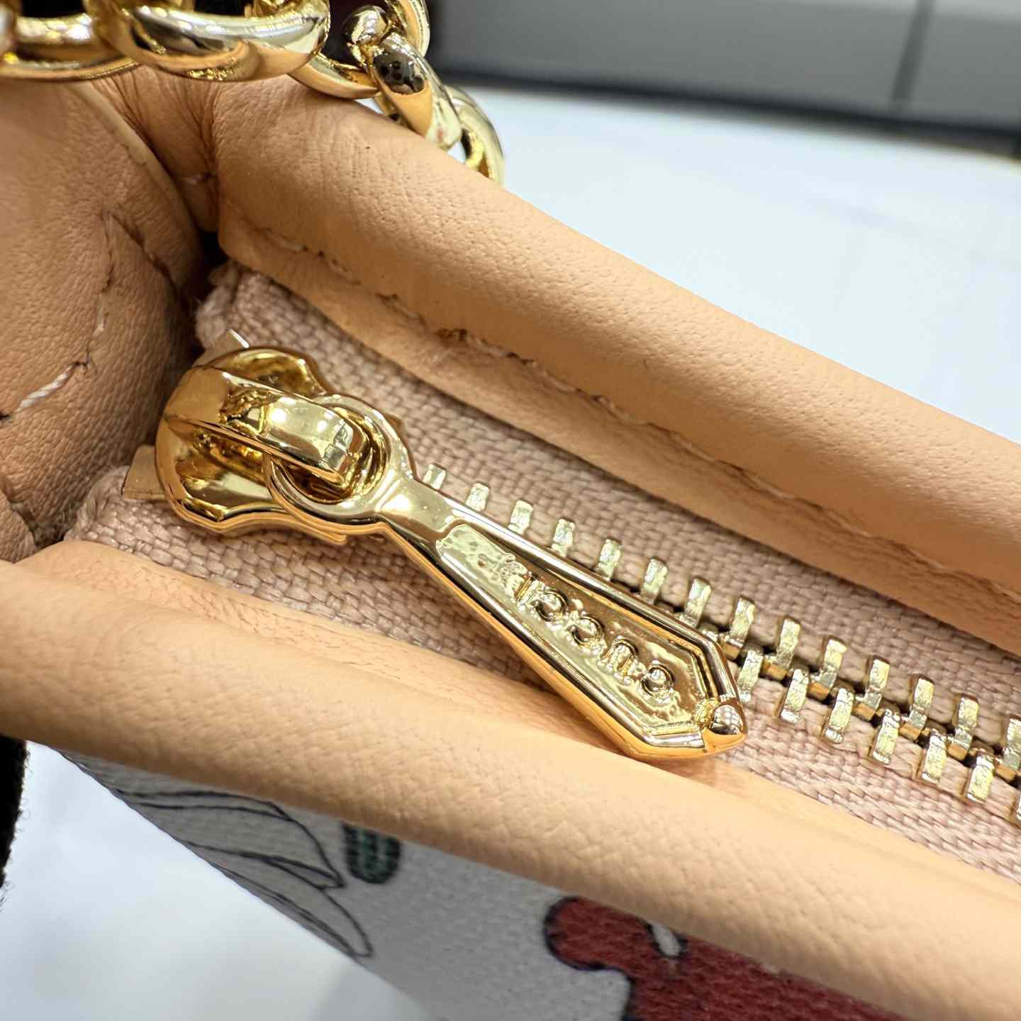 Gucci Gossip Small Shoulder Bag 875847 - DesignerGu