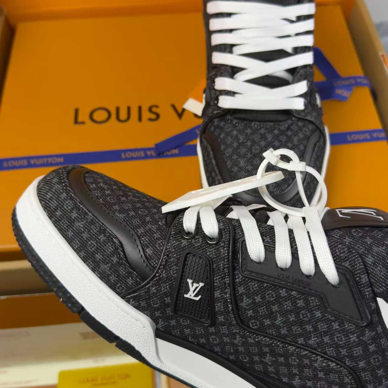Louis Vuitton LV Trainer Sneaker 1AKPCE（upon uk size） - DesignerGu