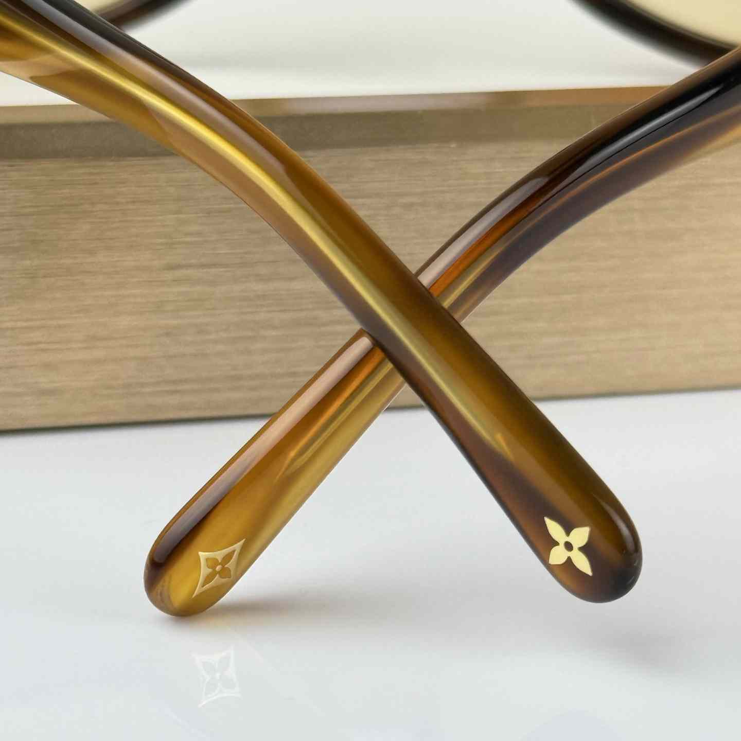 Louis Vuitton Z3476U Sunglasses   - DesignerGu