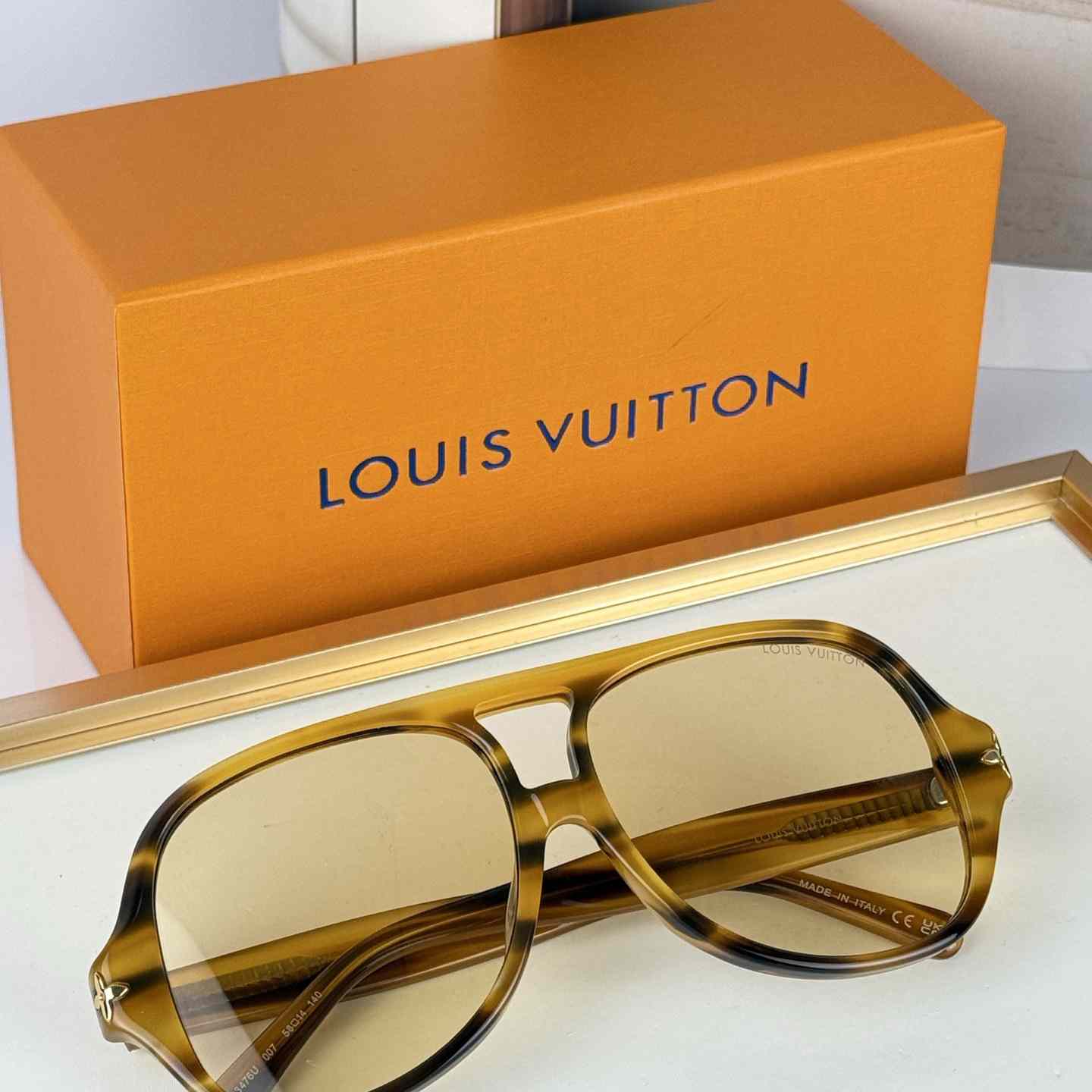 Louis Vuitton Z3476U Sunglasses   - DesignerGu