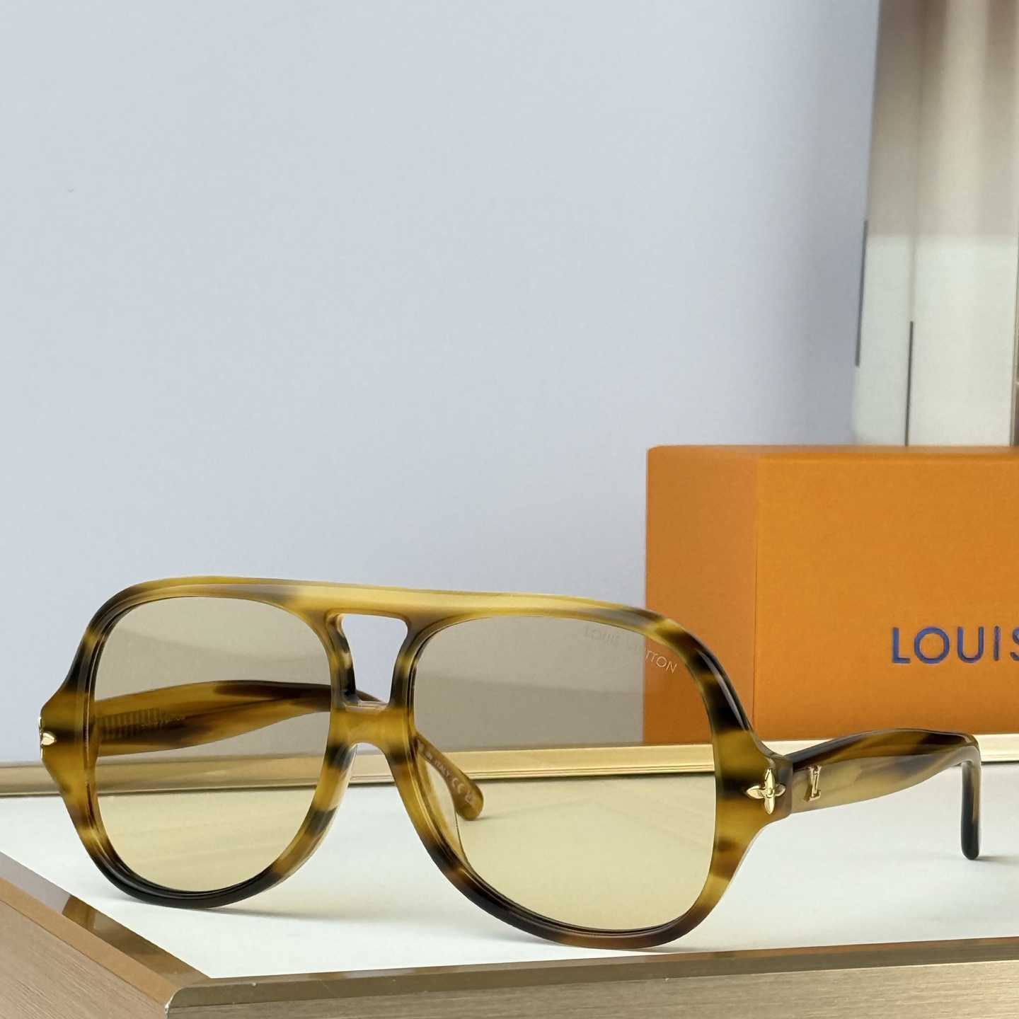 Louis Vuitton Z3476U Sunglasses   - DesignerGu