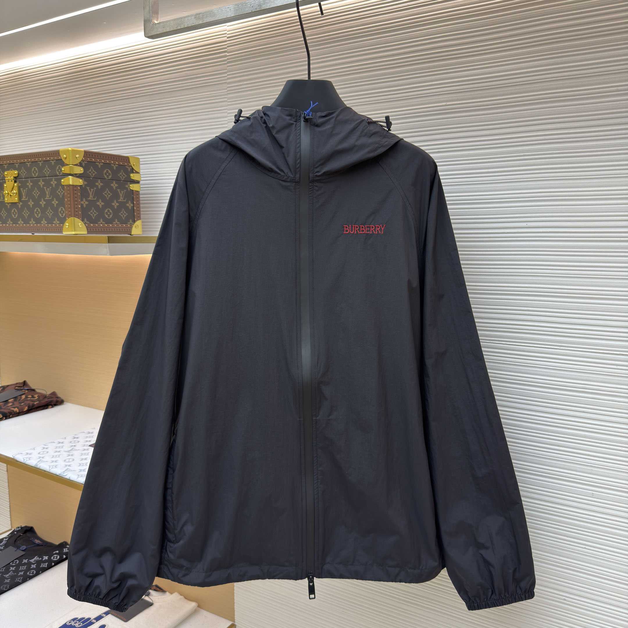 Burberry Heart Knight Nylon Clapton Hooded Jacket - DesignerGu