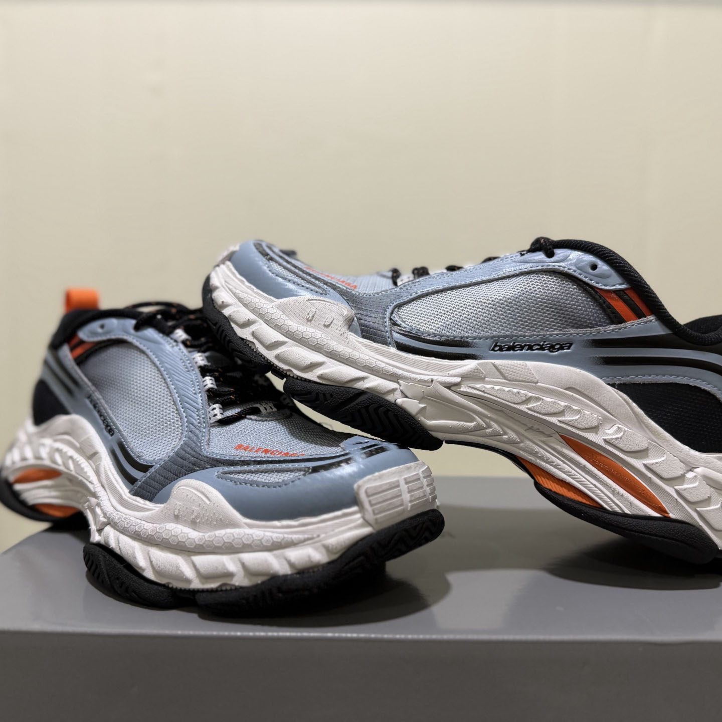Balenciaga  Triple S.2 GRADIENT Sneaker  - DesignerGu