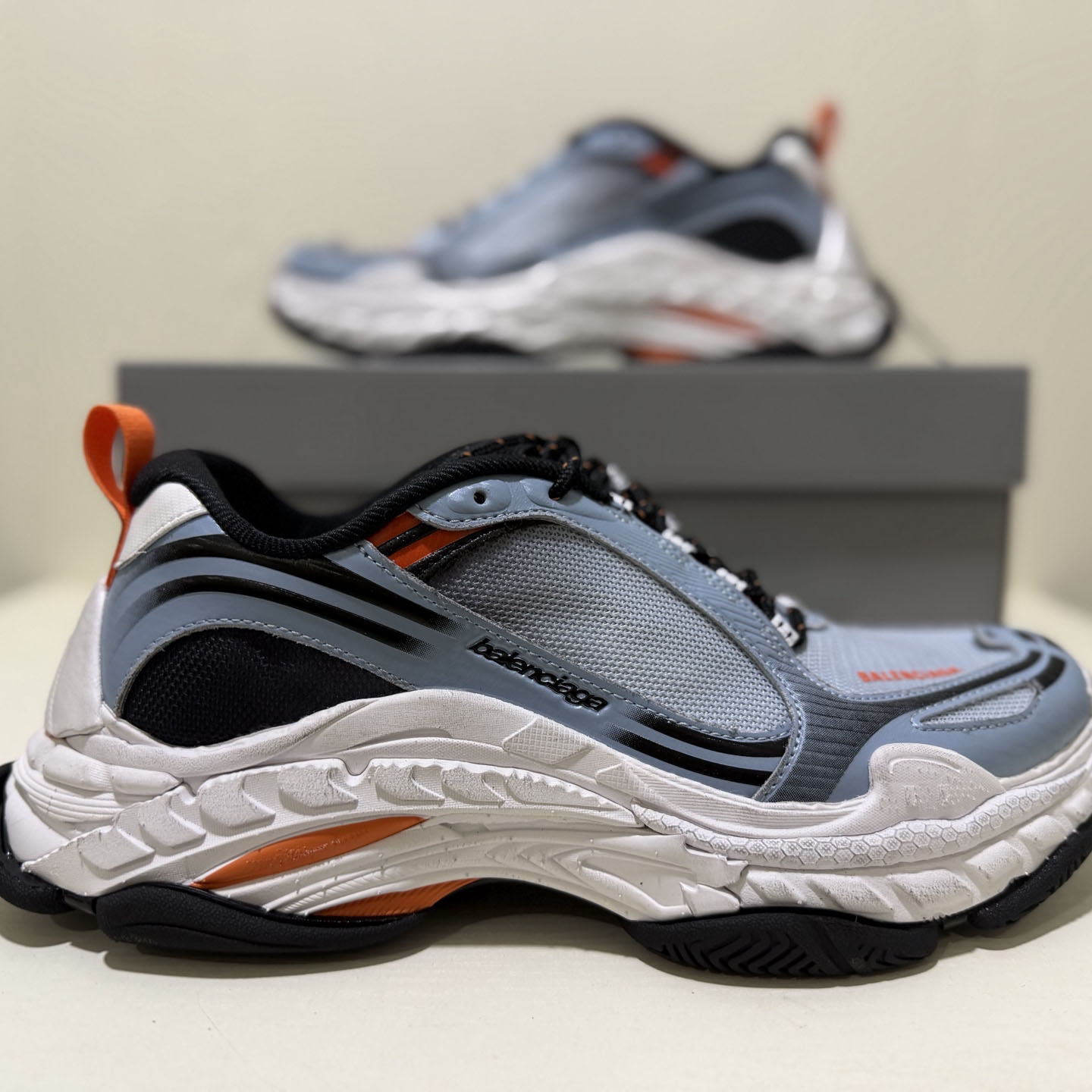 Balenciaga  Triple S.2 GRADIENT Sneaker  - DesignerGu