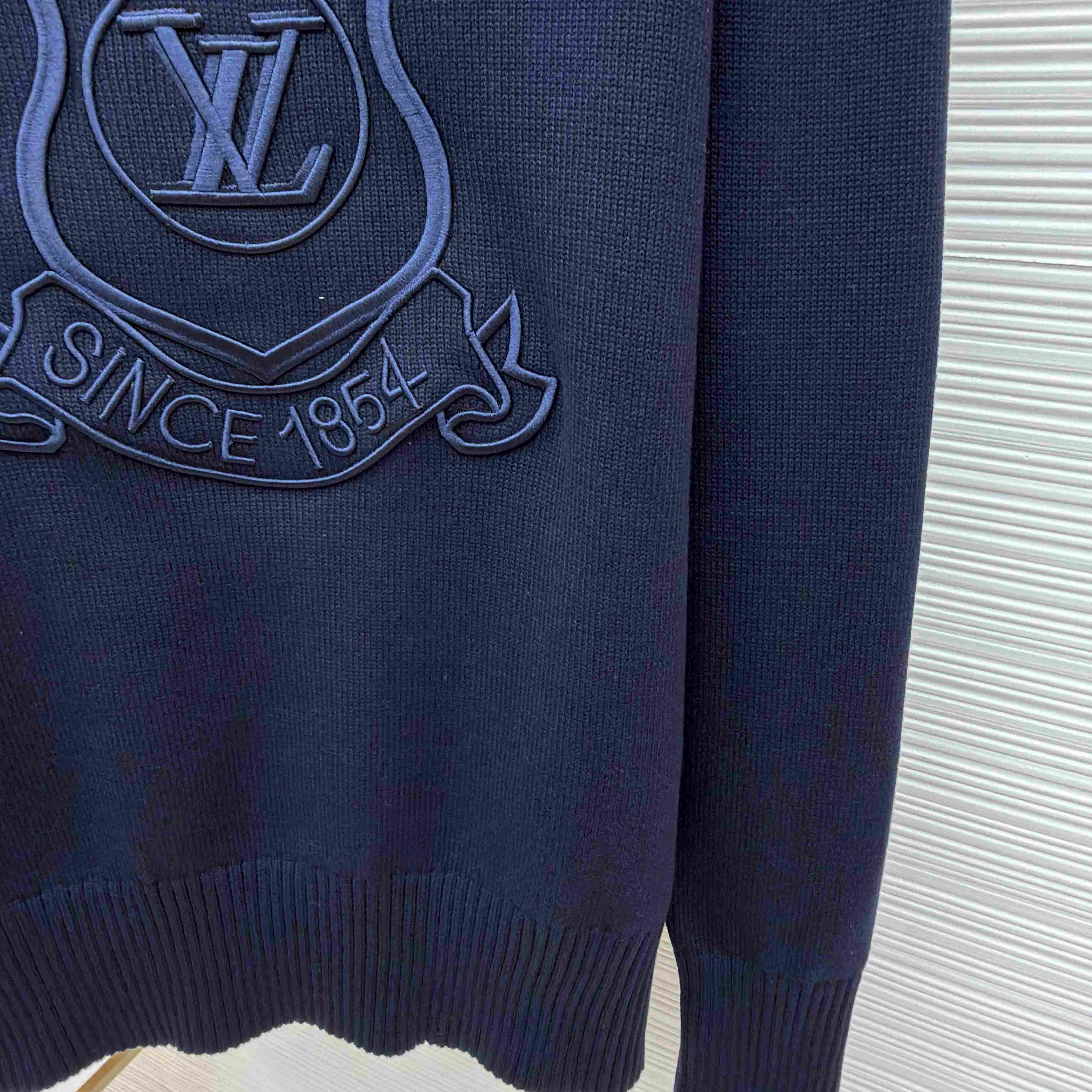 Gucci  Signature Crest Pullover - DesignerGu