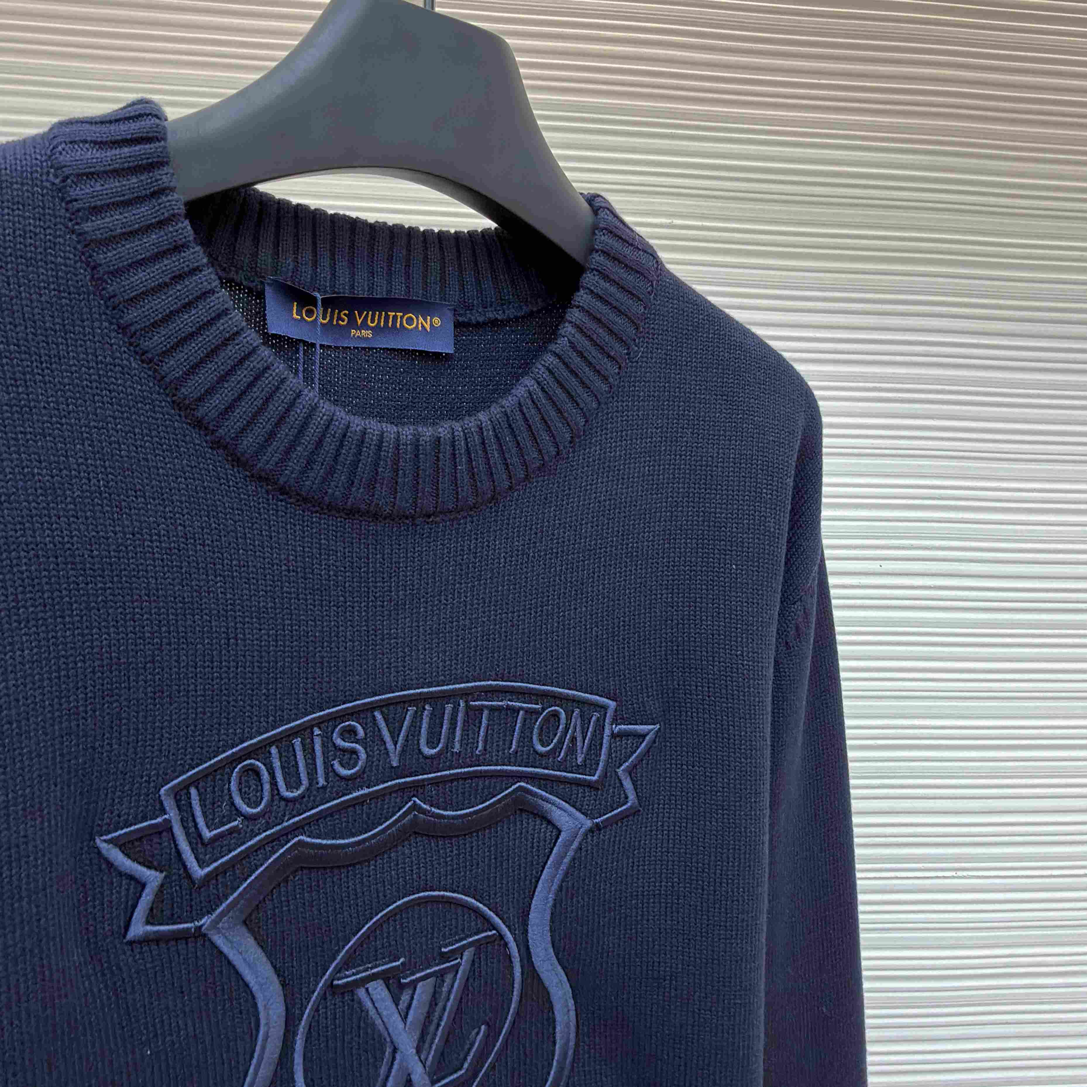 Gucci  Signature Crest Pullover - DesignerGu