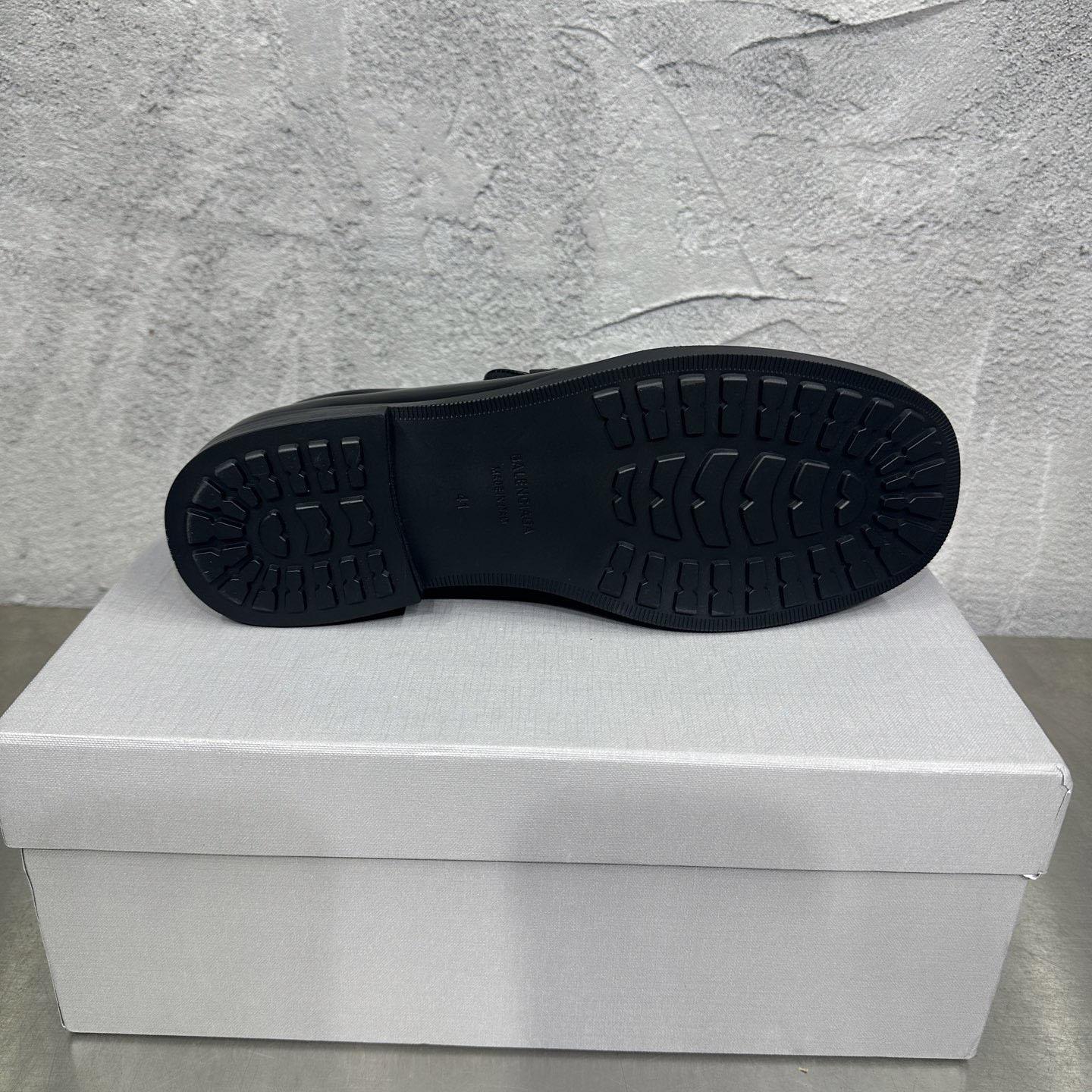 Balenciaga Comfy Loafer In Black - DesignerGu