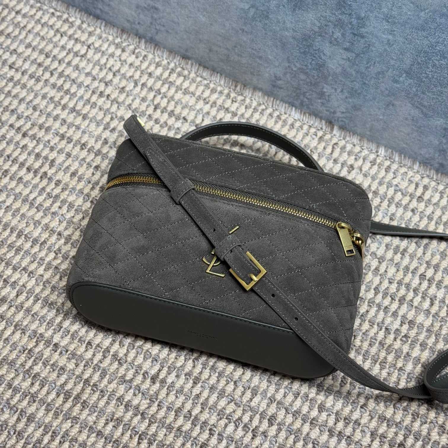 Saint Laurent GABY Vanity large In Suede - DesignerGu