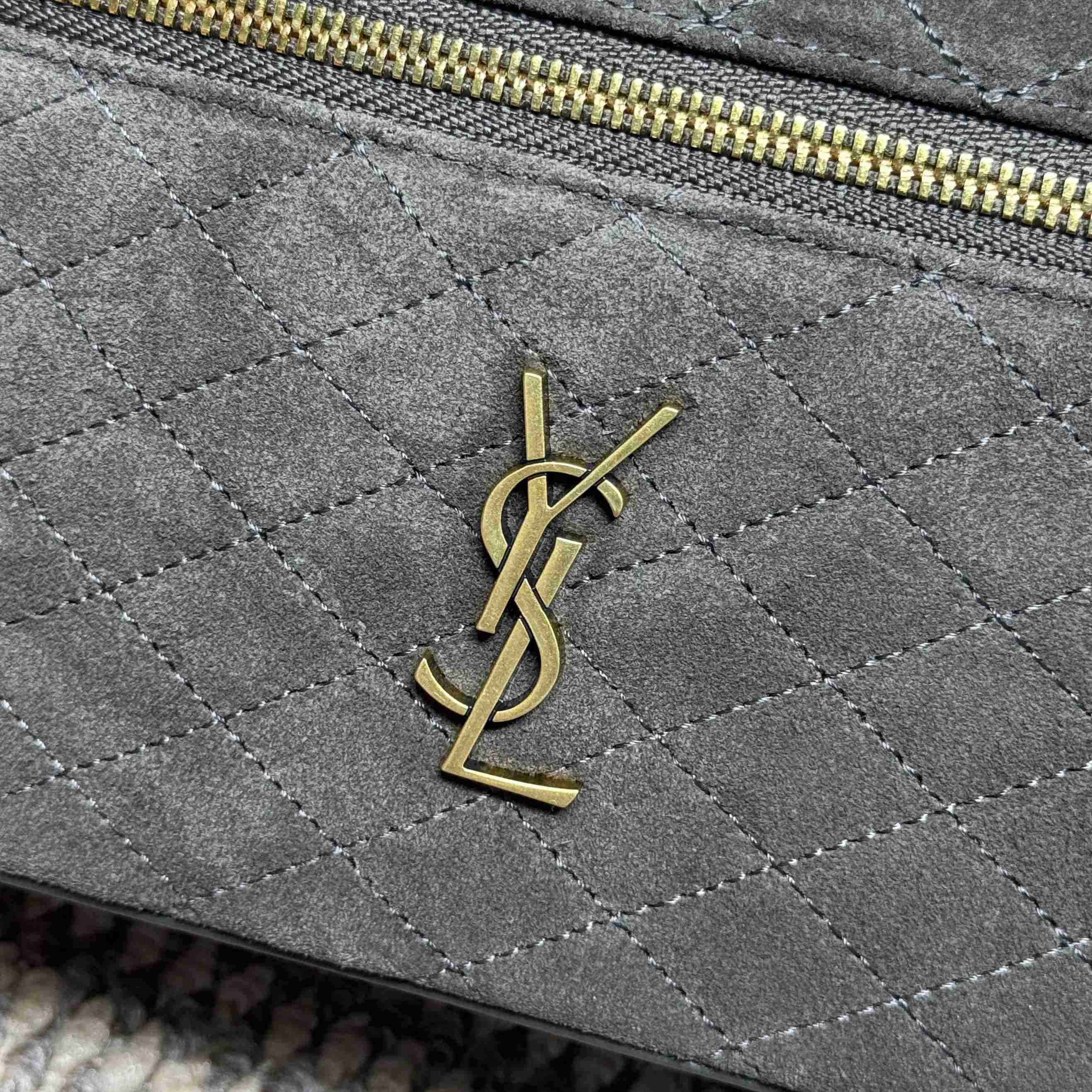 Saint Laurent GABY Vanity large In Suede - DesignerGu