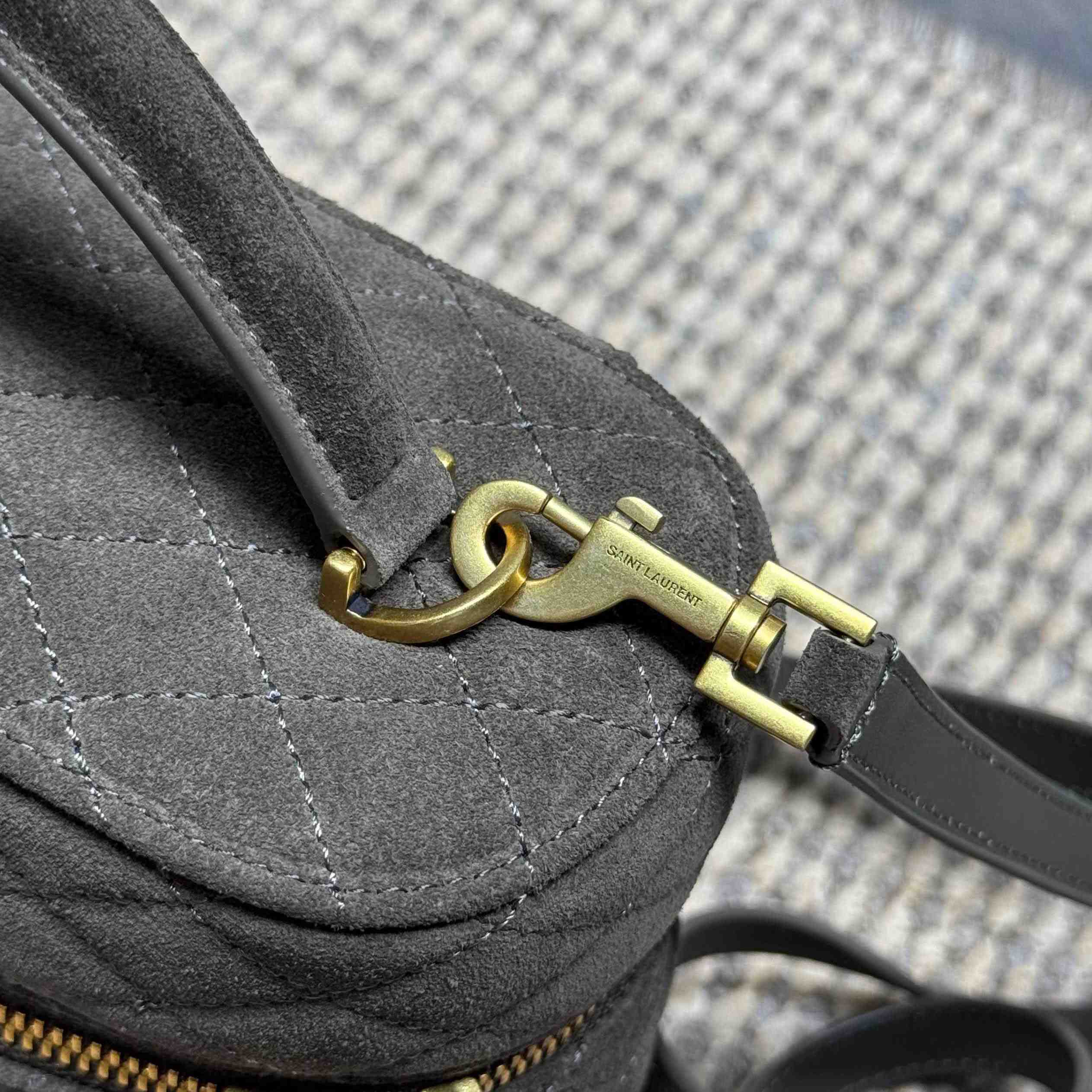 Saint Laurent GABY Vanity large In Suede - DesignerGu