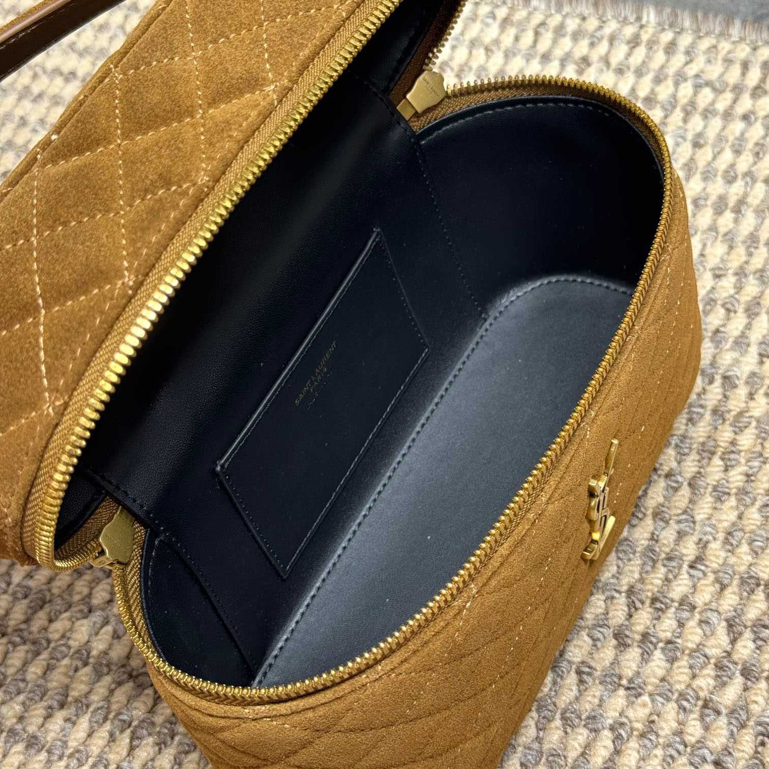 Saint Laurent GABY Vanity large In Suede - DesignerGu