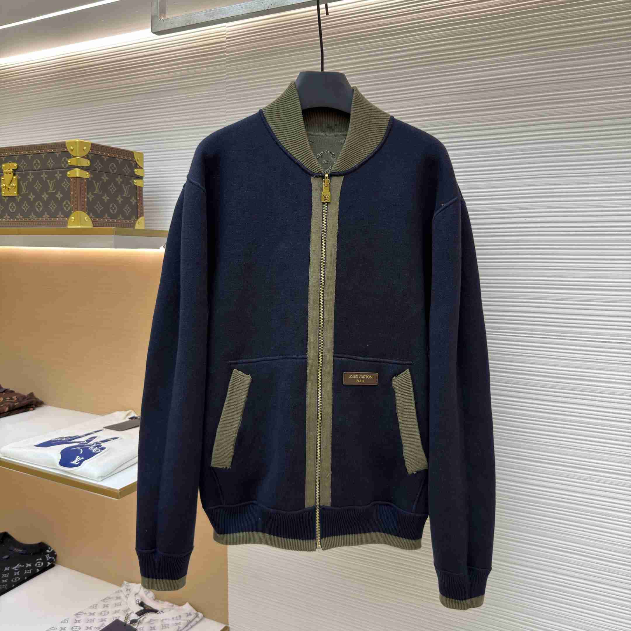 Louis Vuitton Reversible Monogram Jacquard Bomber 1AKLY9 - DesignerGu