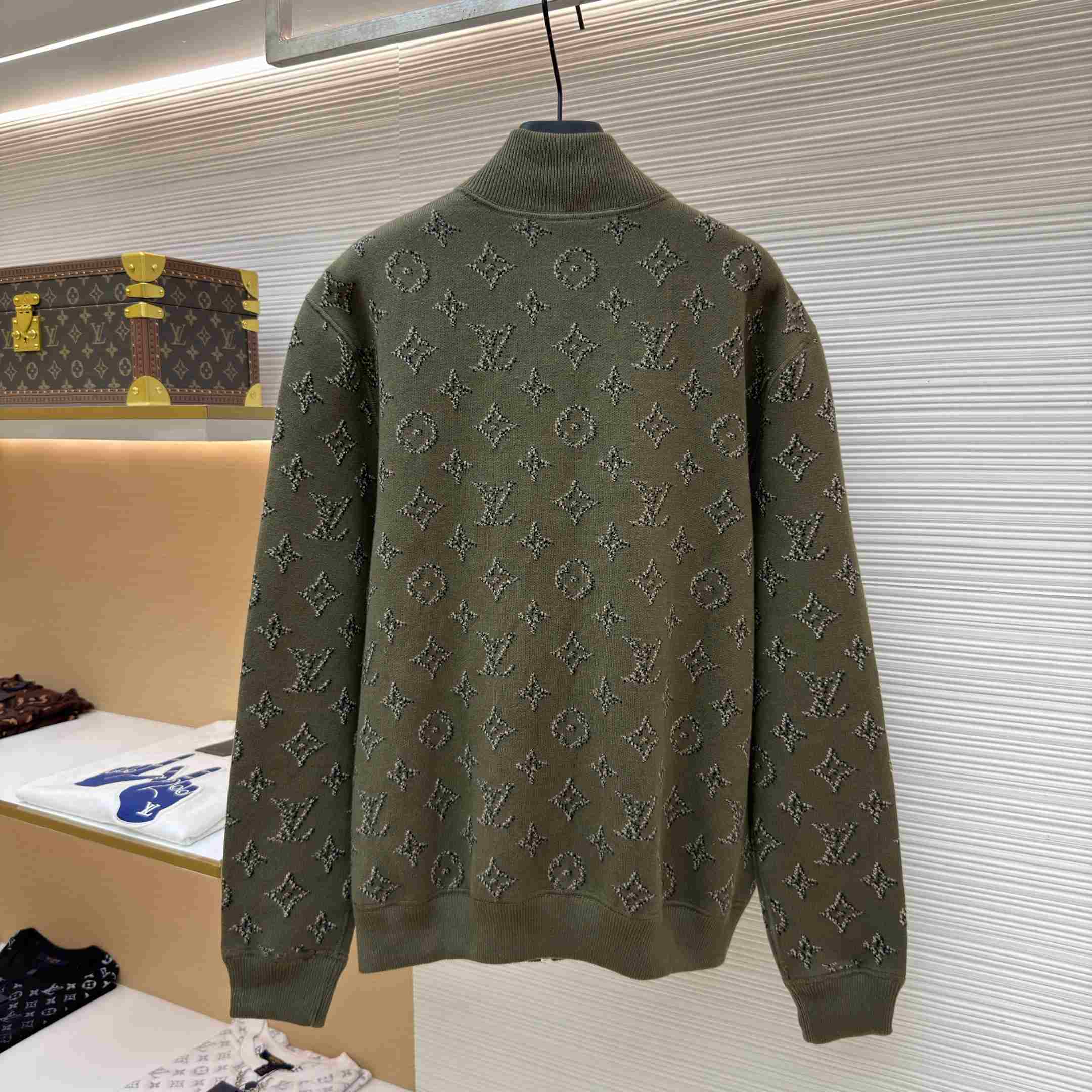 Louis Vuitton Reversible Monogram Jacquard Bomber 1AKLY9 - DesignerGu