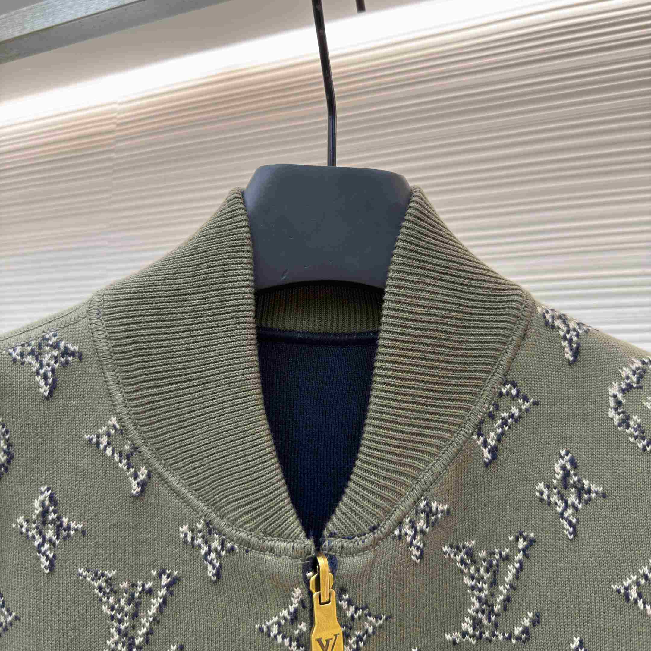 Louis Vuitton Reversible Monogram Jacquard Bomber 1AKLY9 - DesignerGu