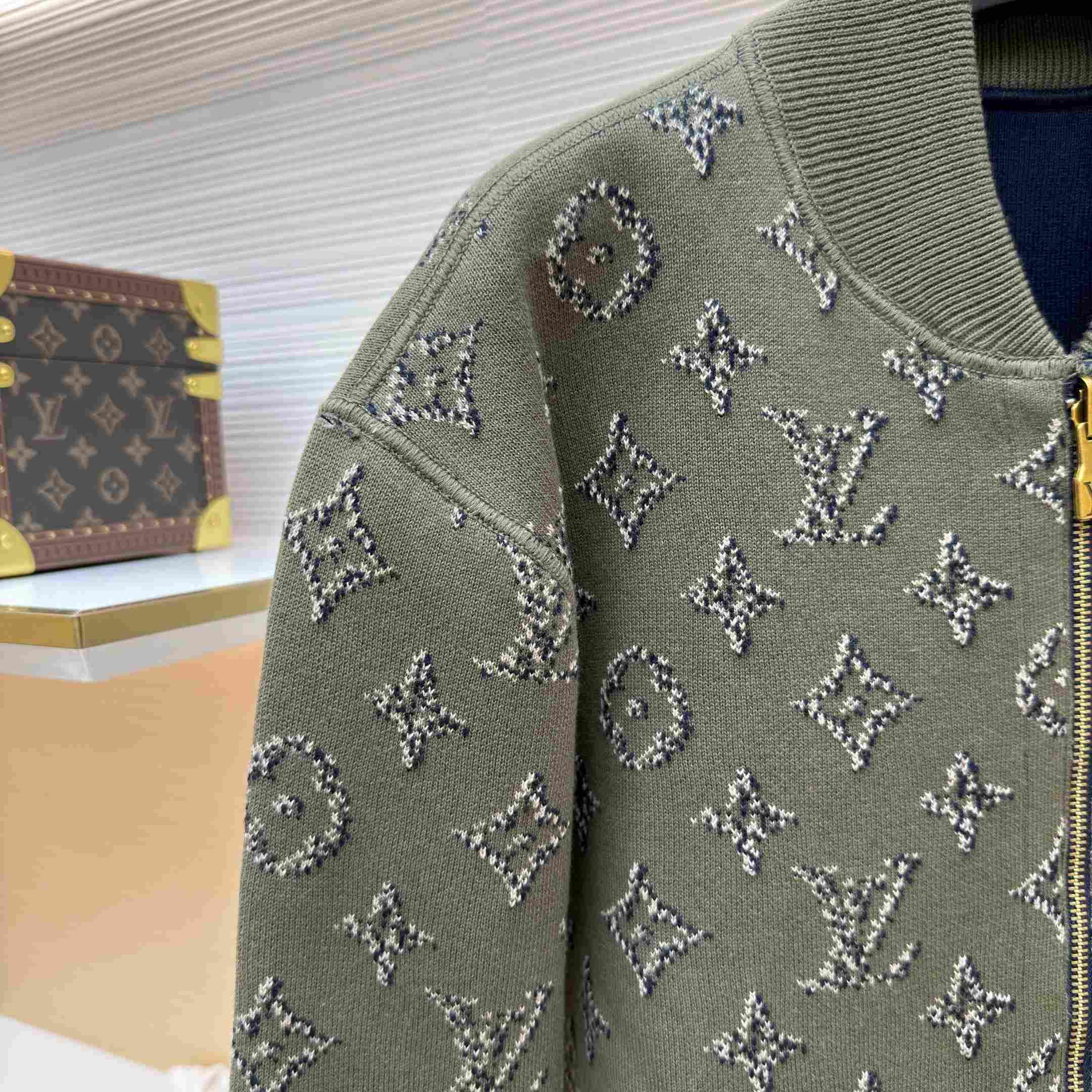 Louis Vuitton Reversible Monogram Jacquard Bomber 1AKLY9 - DesignerGu