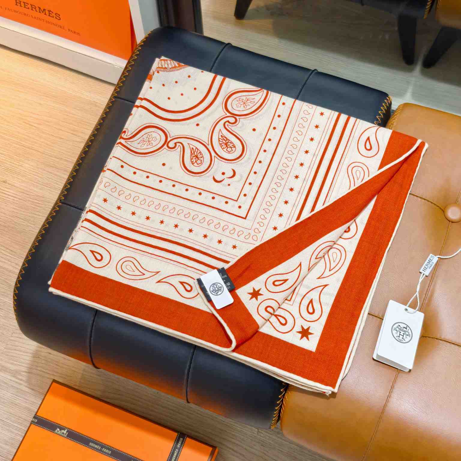 Hermes Grand Apparat Bandana Shawl 140 - DesignerGu