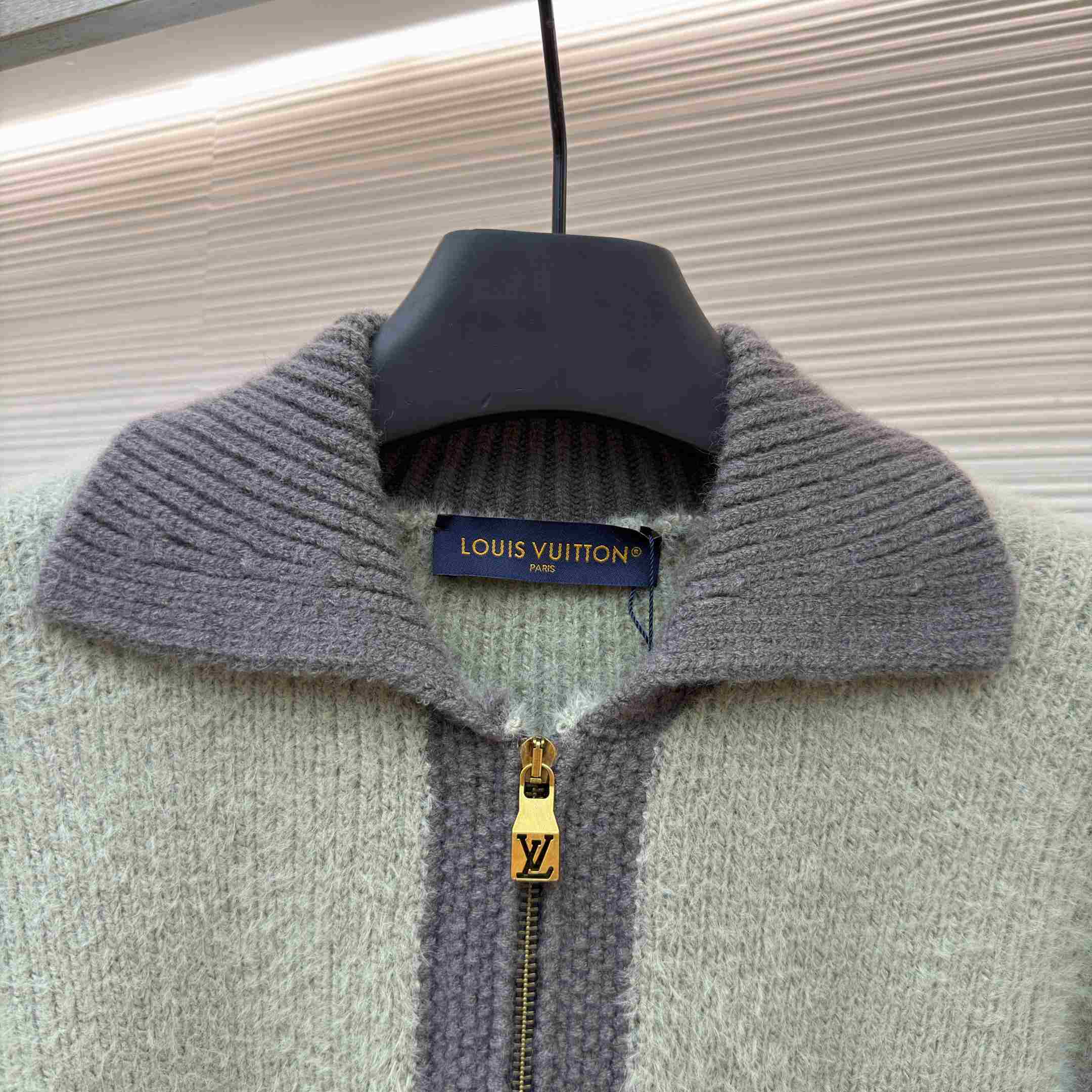 Louis Vuitton Zippered Textured Overshirt 1AKLVI - DesignerGu