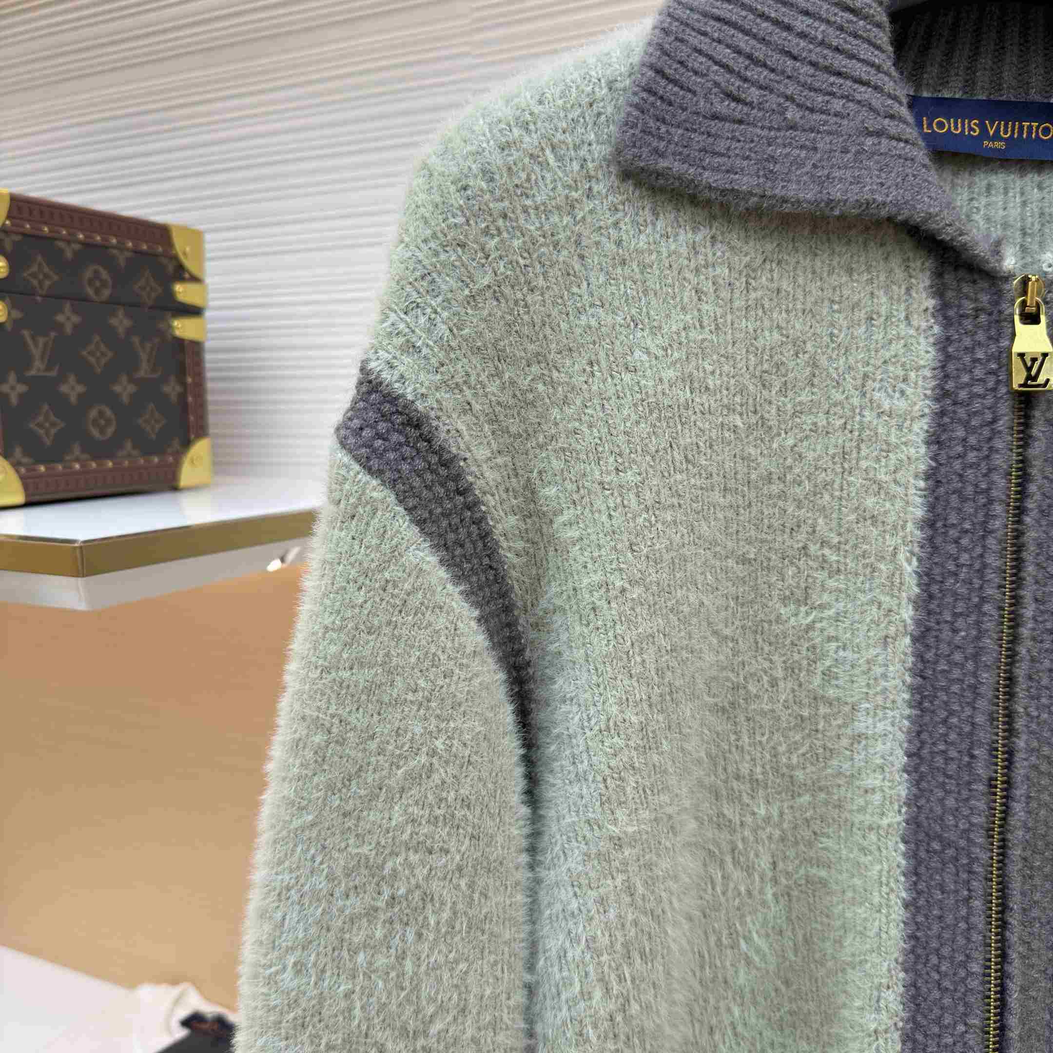 Louis Vuitton Zippered Textured Overshirt 1AKLVI - DesignerGu