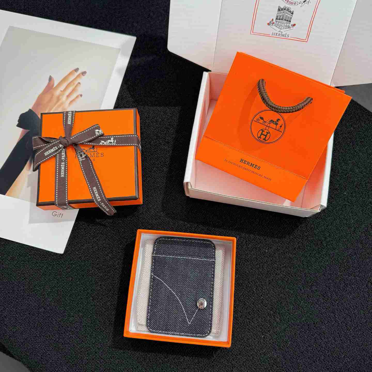 Hermes  "Bounce" MagSafe Card Holder - DesignerGu