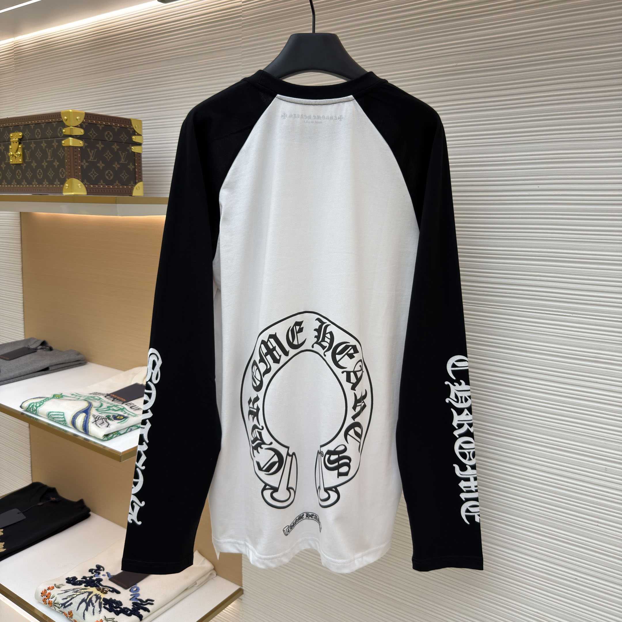 Chrome Hearts  Horseshoe Neck Logo Raglan T-Shirt - DesignerGu