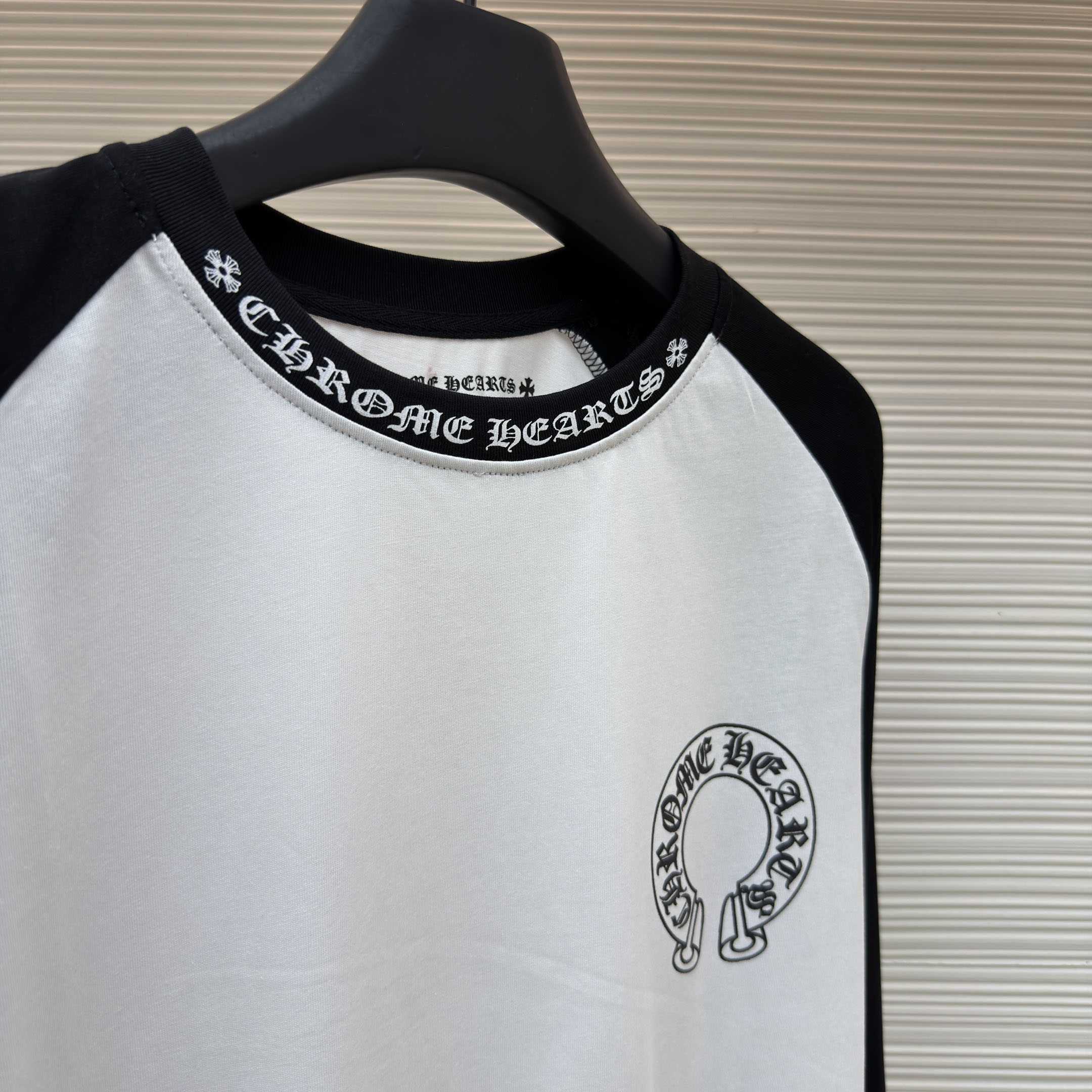 Chrome Hearts  Horseshoe Neck Logo Raglan T-Shirt - DesignerGu
