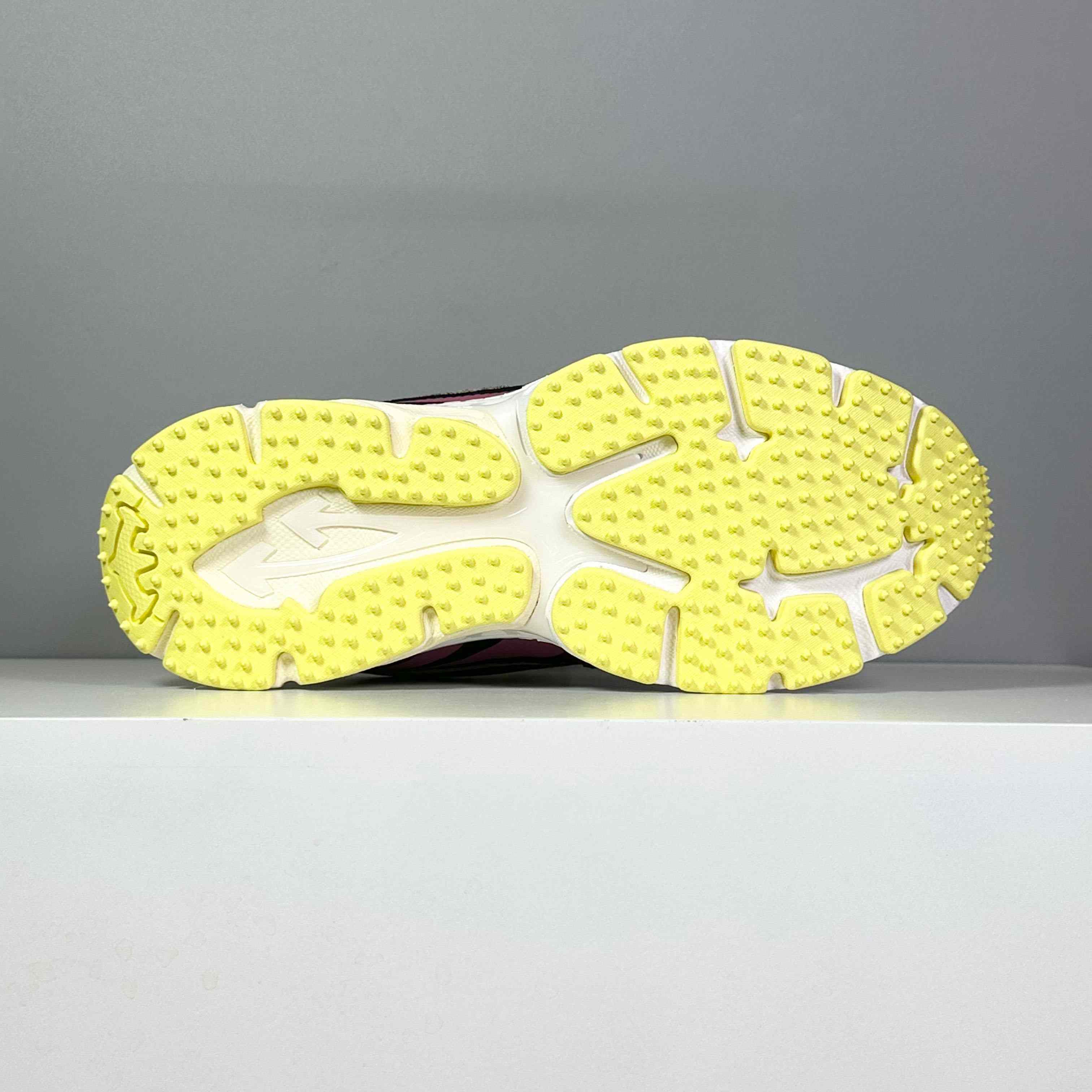 Off-White & Pink 'Be Right Back' Sneakers - DesignerGu
