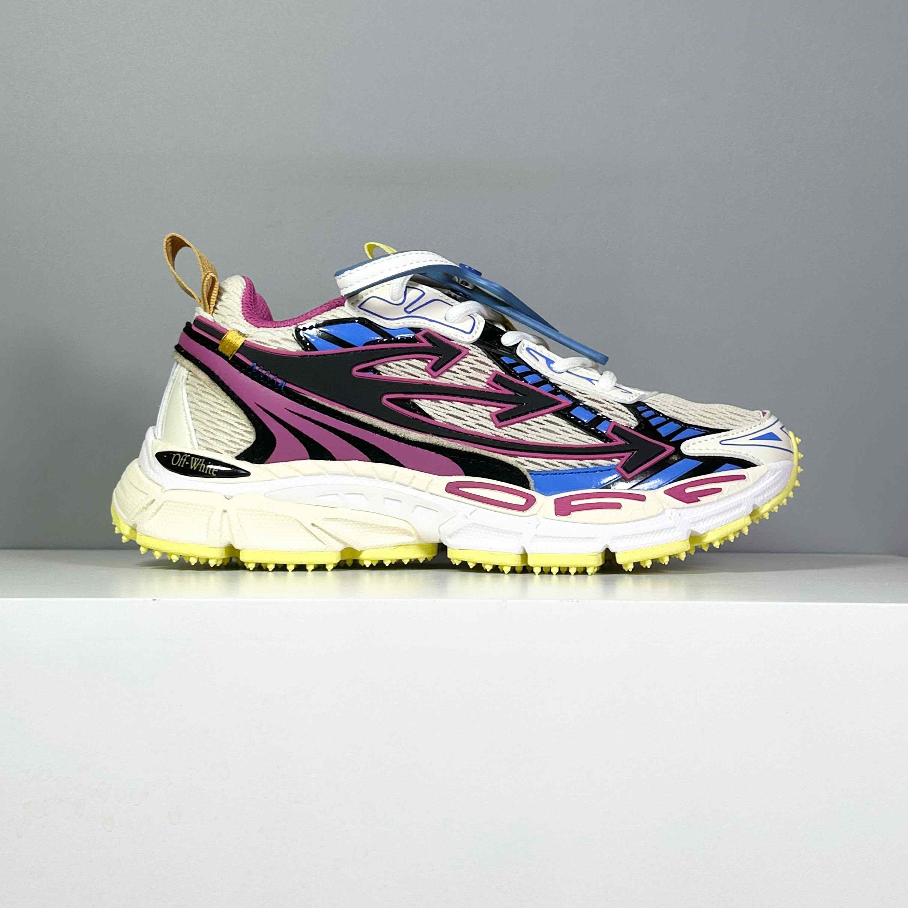 Off-White & Pink 'Be Right Back' Sneakers - DesignerGu