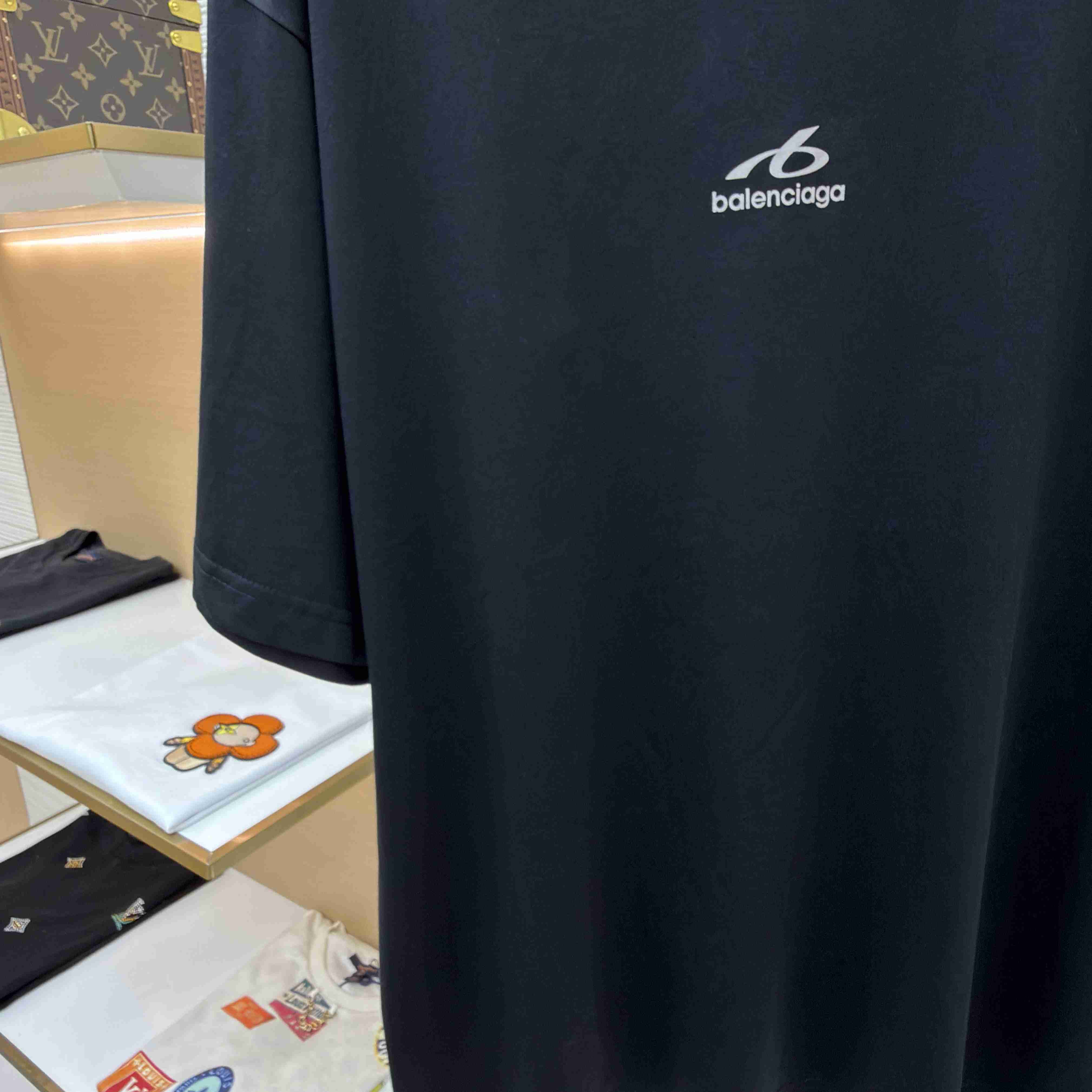 Balenciaga  Bodies Medium Fit T-shirt in Black - DesignerGu
