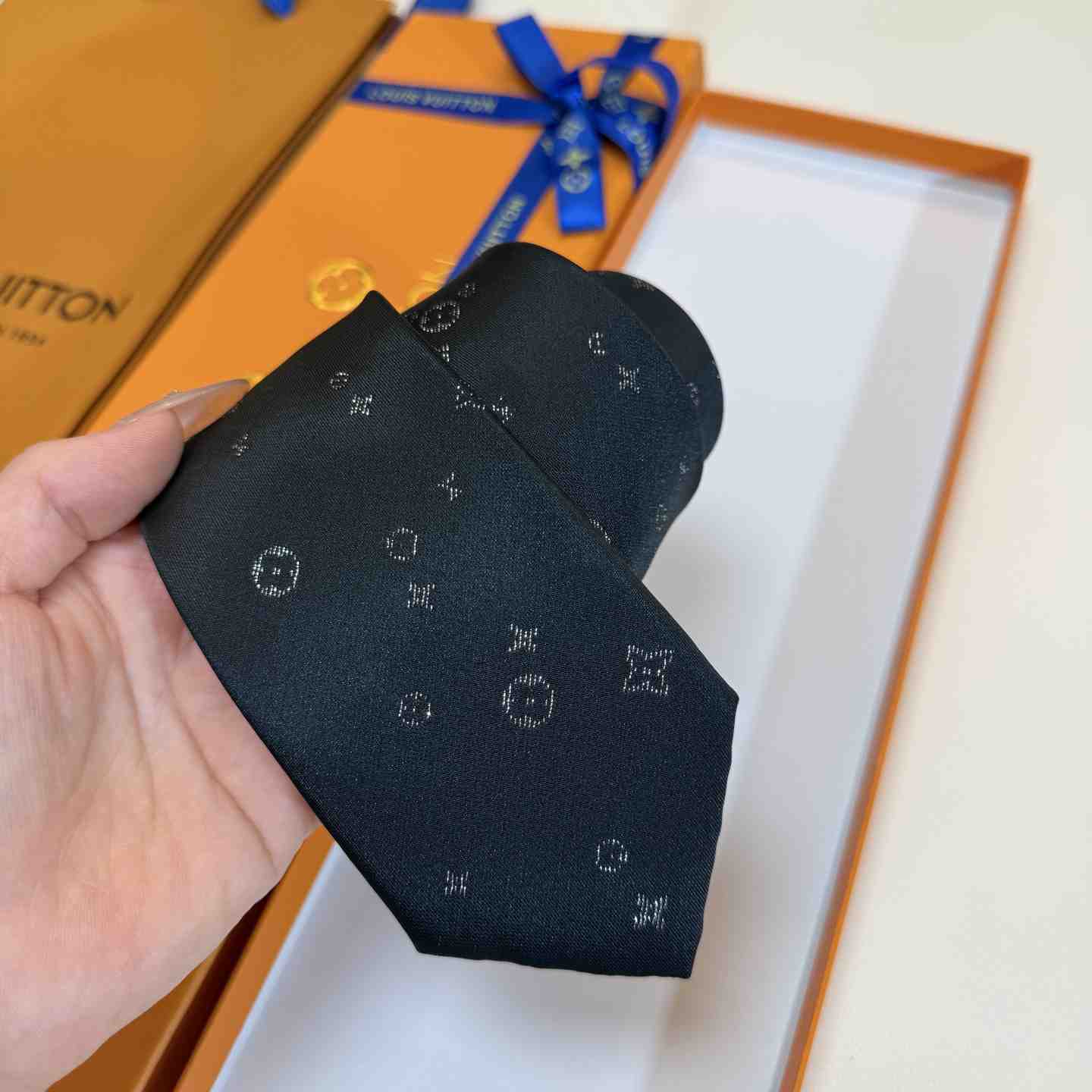 Louis Vuitton LV Starry Night Tie M79089 - DesignerGu