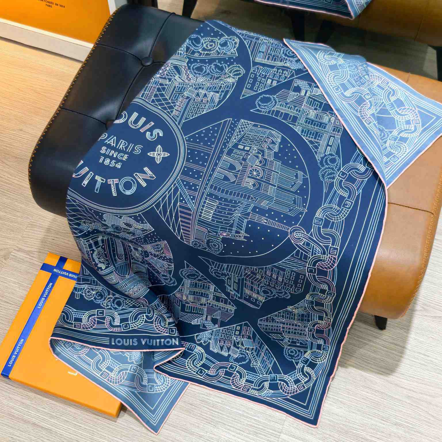 Louis Vuitton Promenade Parisienne Square 90 M98830 - DesignerGu