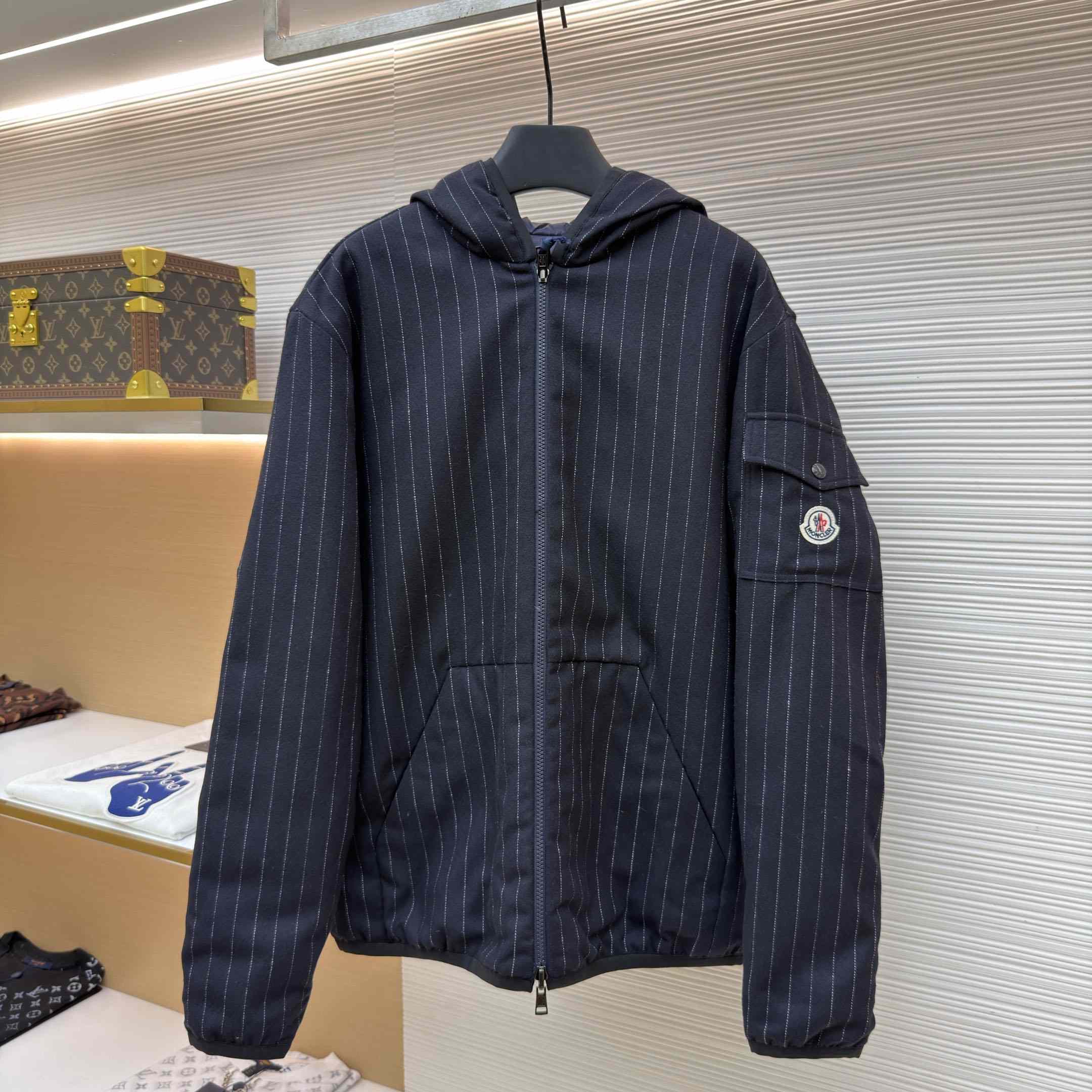 Moncler Ceze Reversible Hooded Short Jacket - DesignerGu