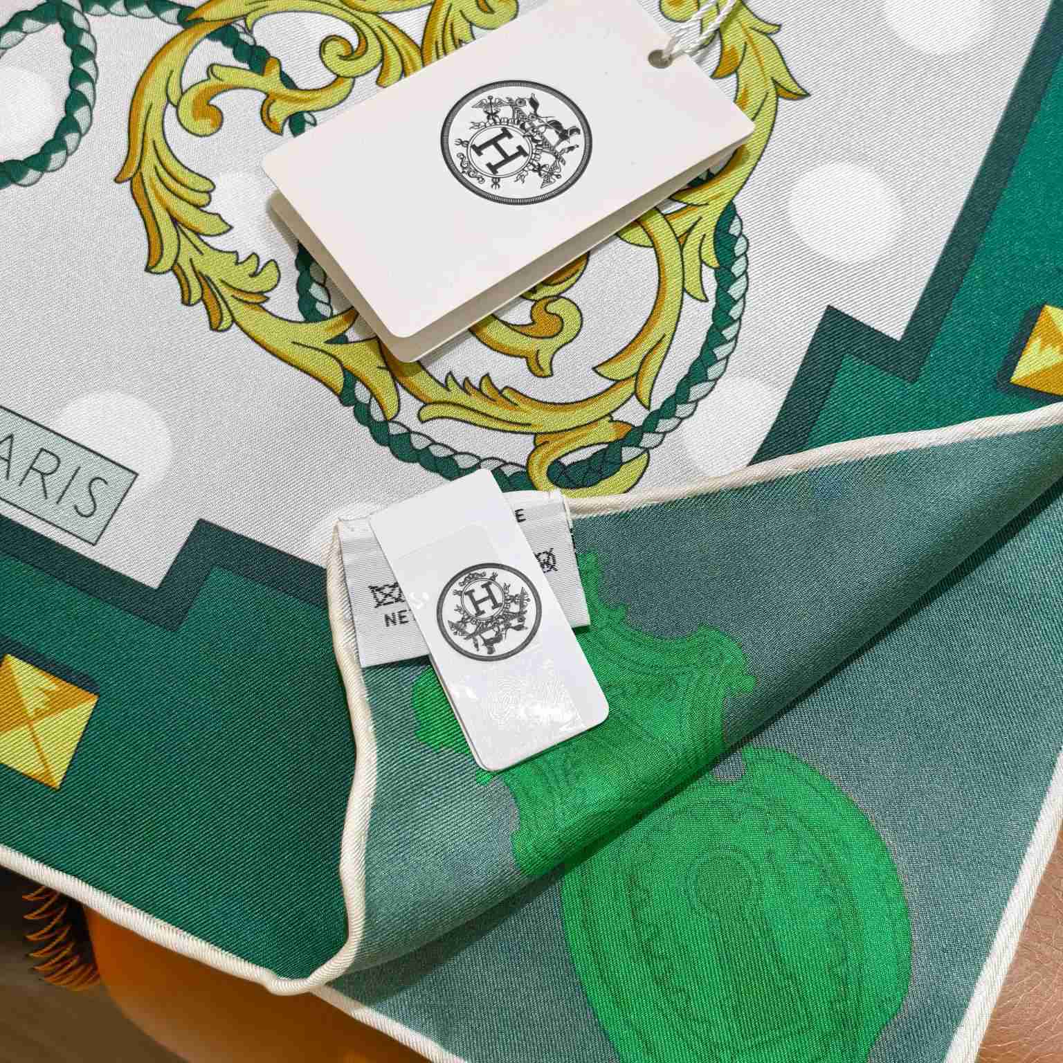 Hermes Les Cles Double Face Scarf 90 - DesignerGu