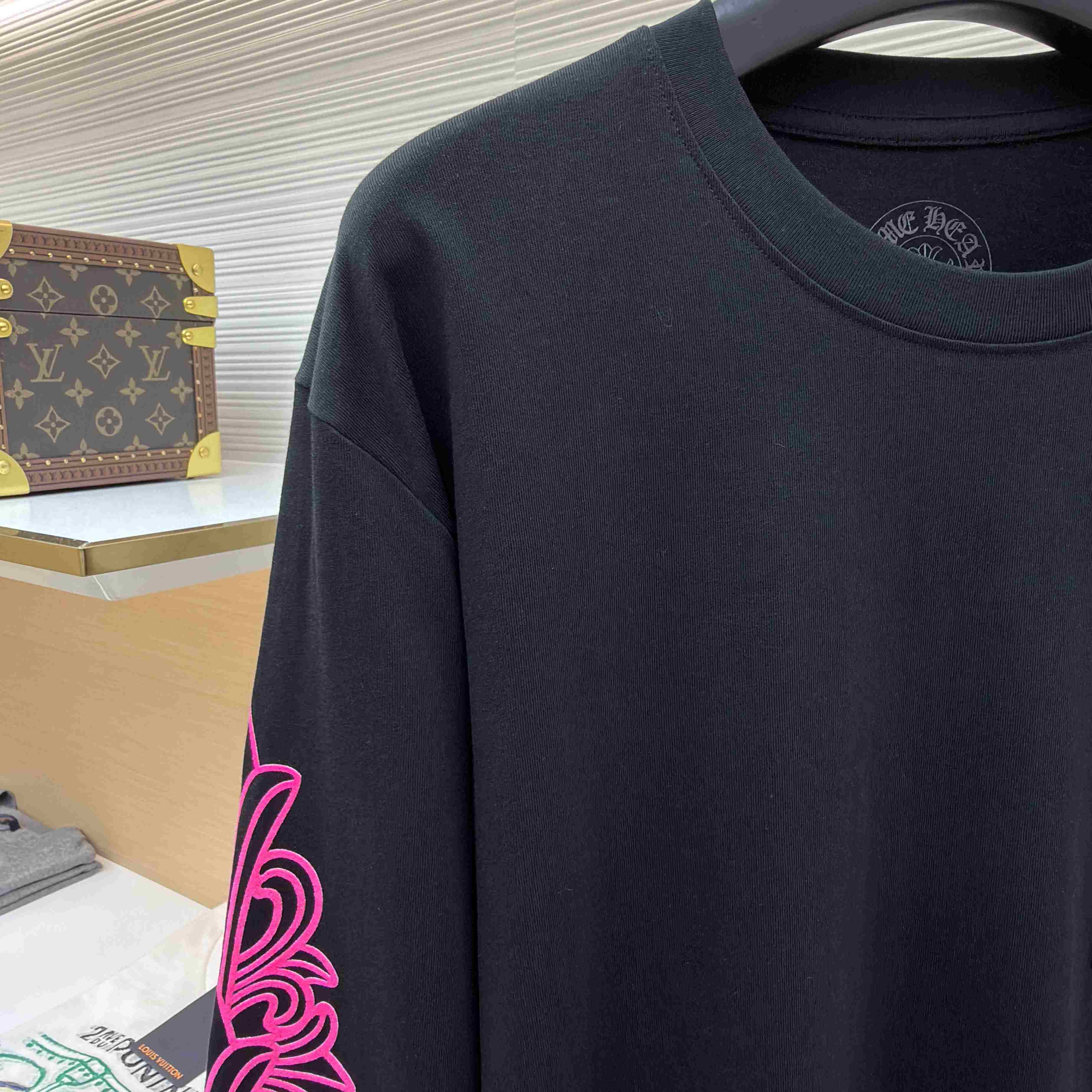 Chrome Hearts  Pink Horseshoe Black Long Sleeve Tee - DesignerGu