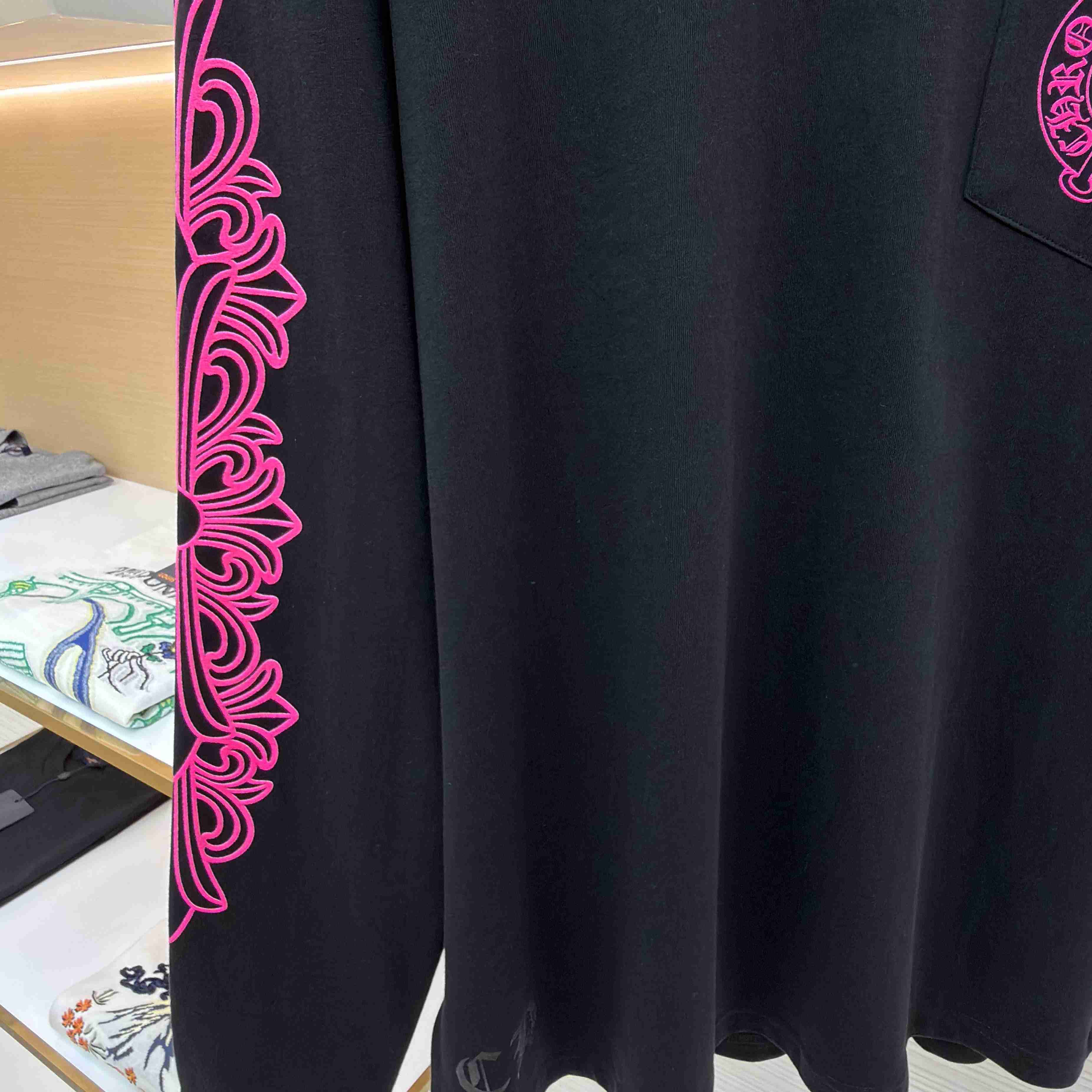 Chrome Hearts  Pink Horseshoe Black Long Sleeve Tee - DesignerGu