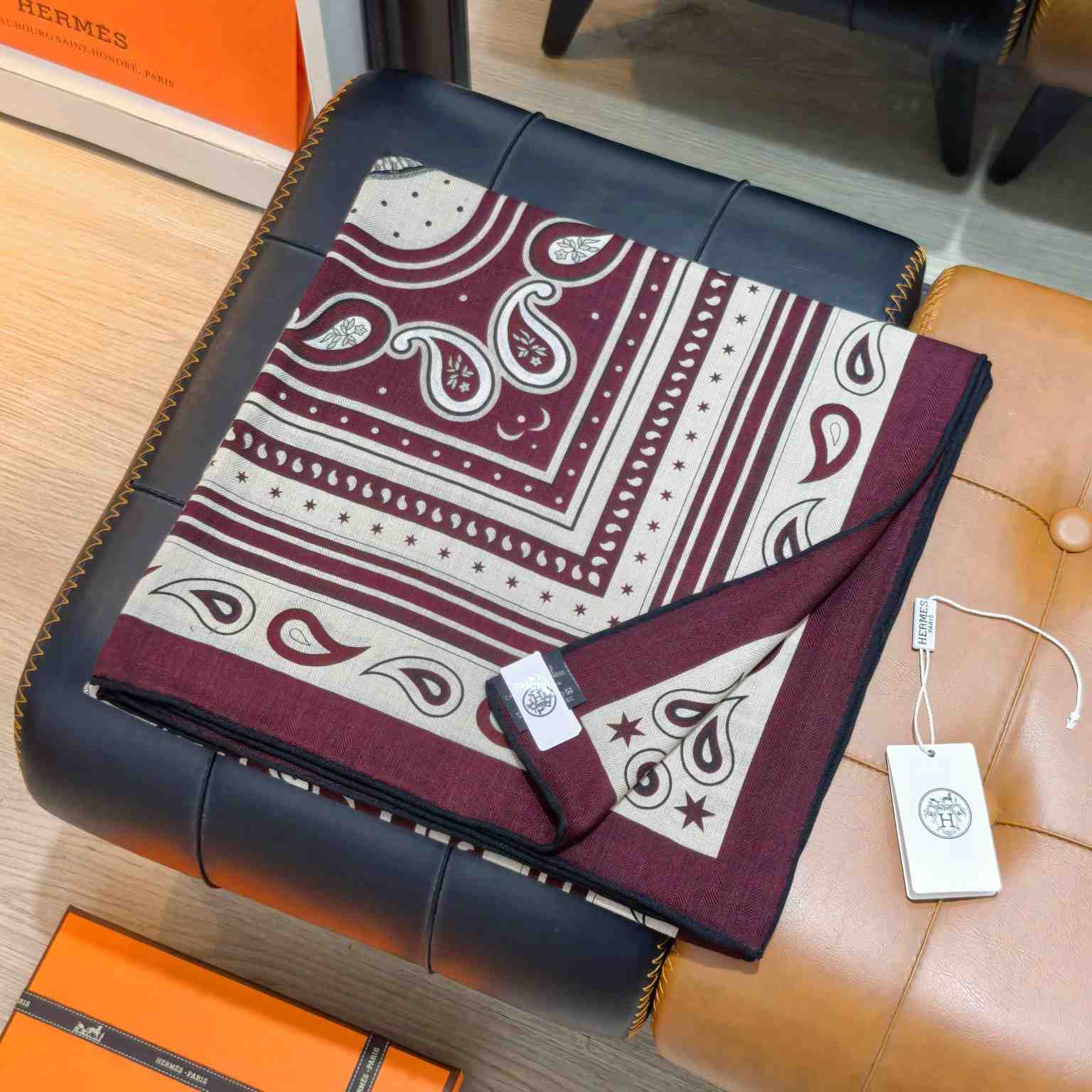Hermes Grand Apparat Bandana Shawl 140 - DesignerGu