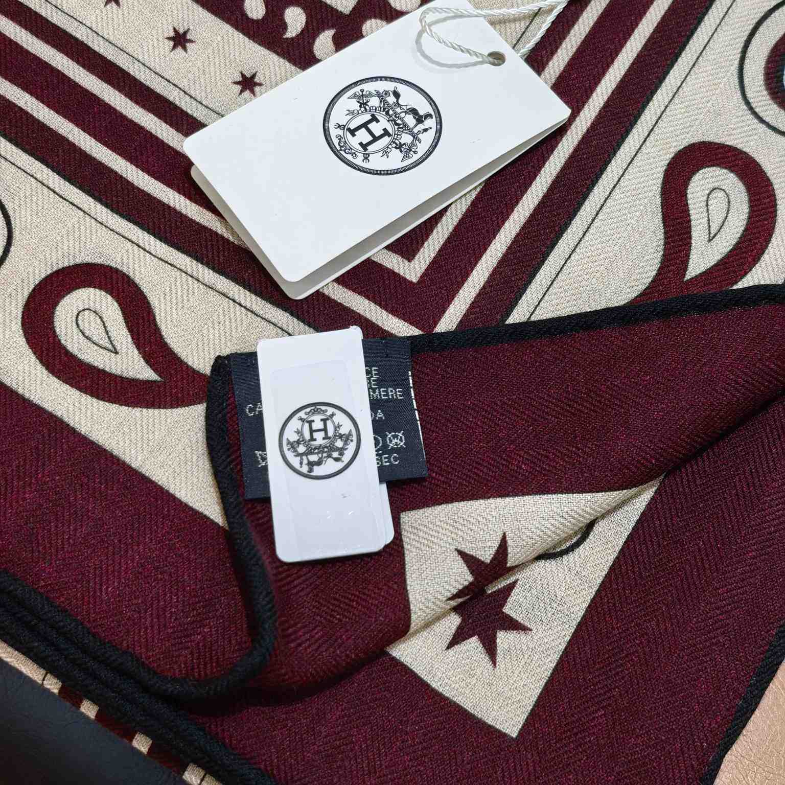 Hermes Grand Apparat Bandana Shawl 140 - DesignerGu