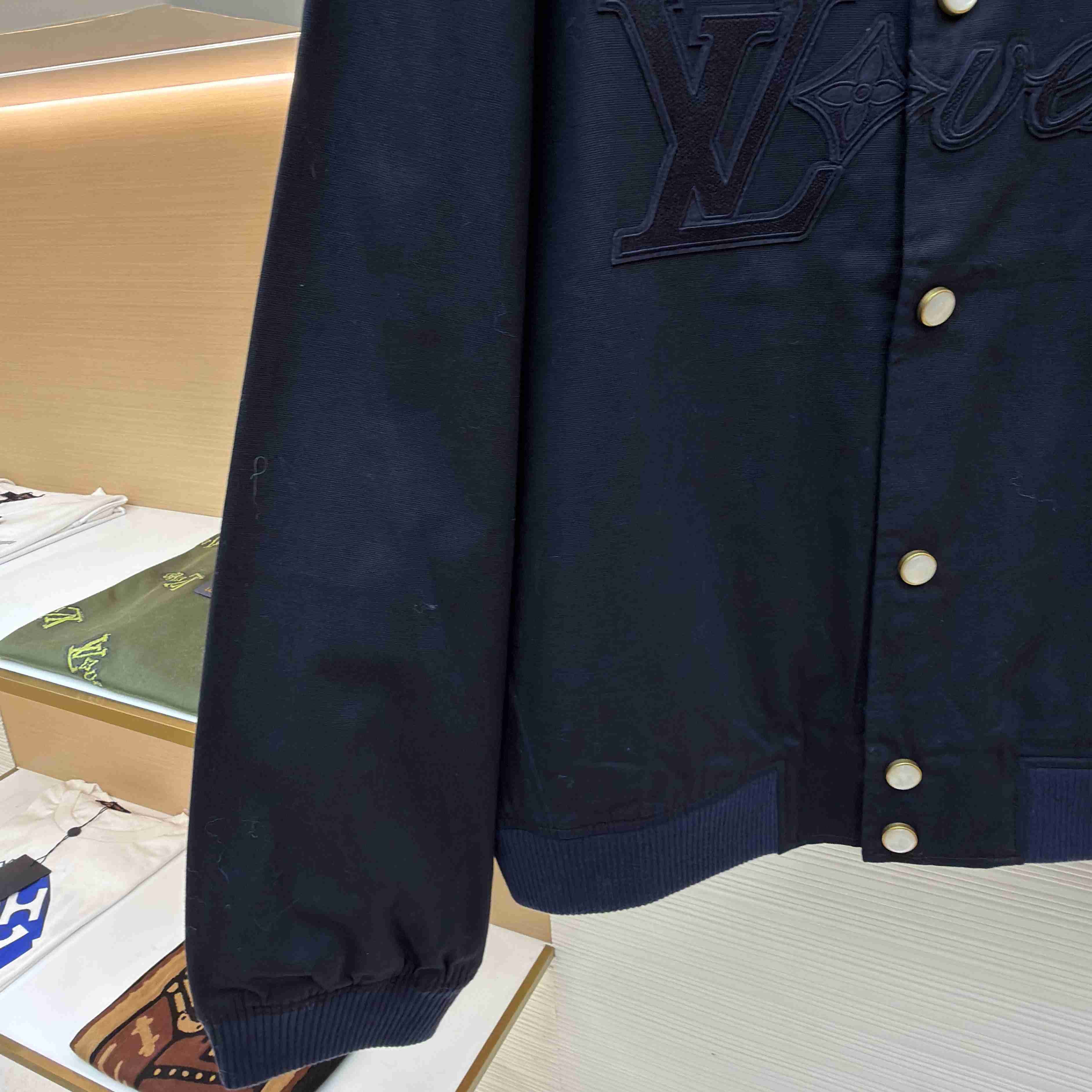 Louis Vuitton LV Lovers Bomber 1AGHW7 - DesignerGu
