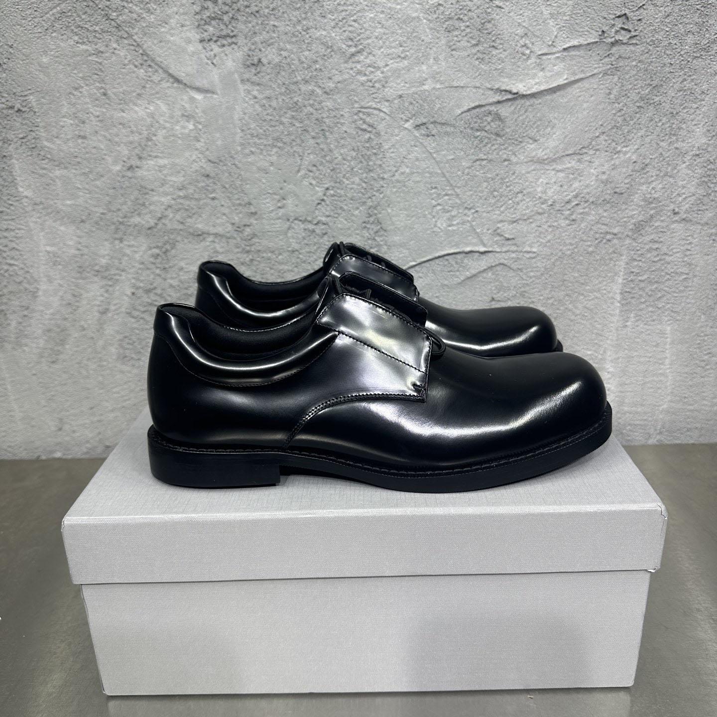 Balenciaga Comfy Derby In Black - DesignerGu