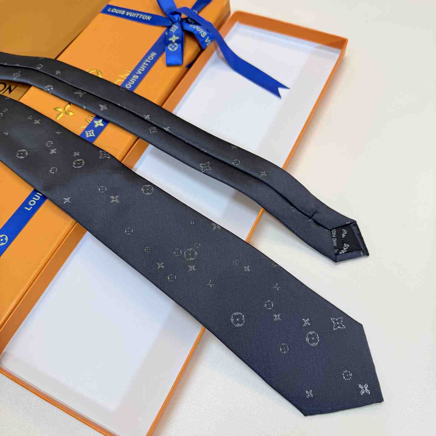 Louis Vuitton LV Starry Night Tie M9A447 - DesignerGu