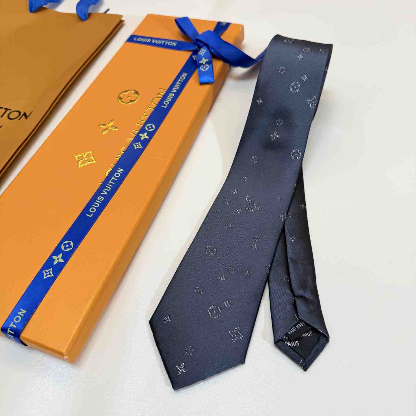 Louis Vuitton LV Starry Night Tie M9A447 - DesignerGu
