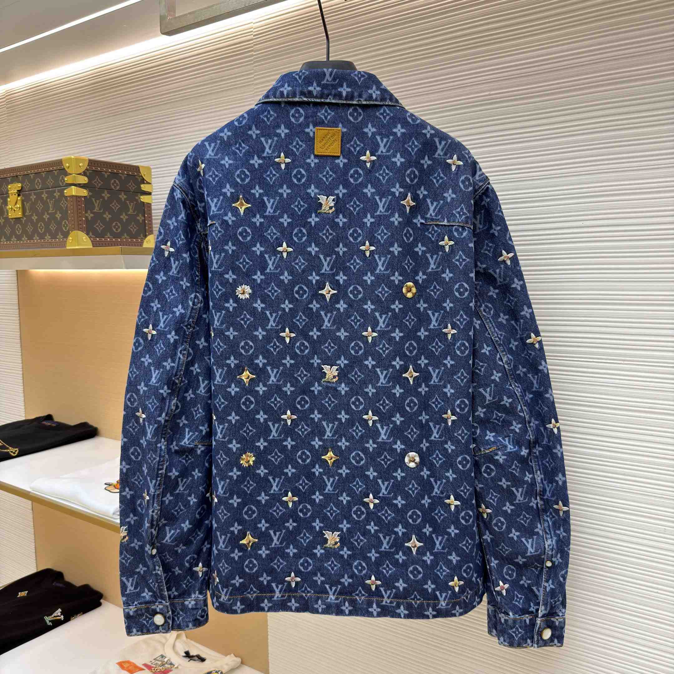 Louis Vuitton Monogram Embroidered Denim Overshirt 1AJRNU - DesignerGu