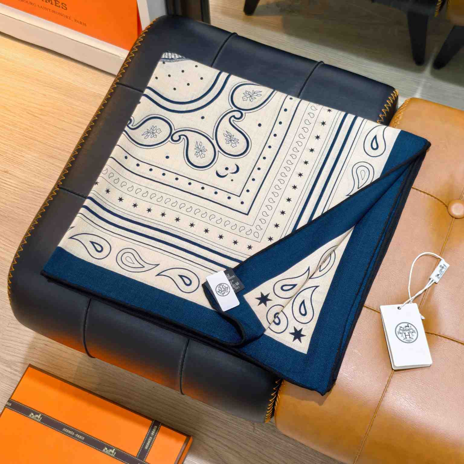 Hermes Grand Apparat Bandana Shawl 140 - DesignerGu