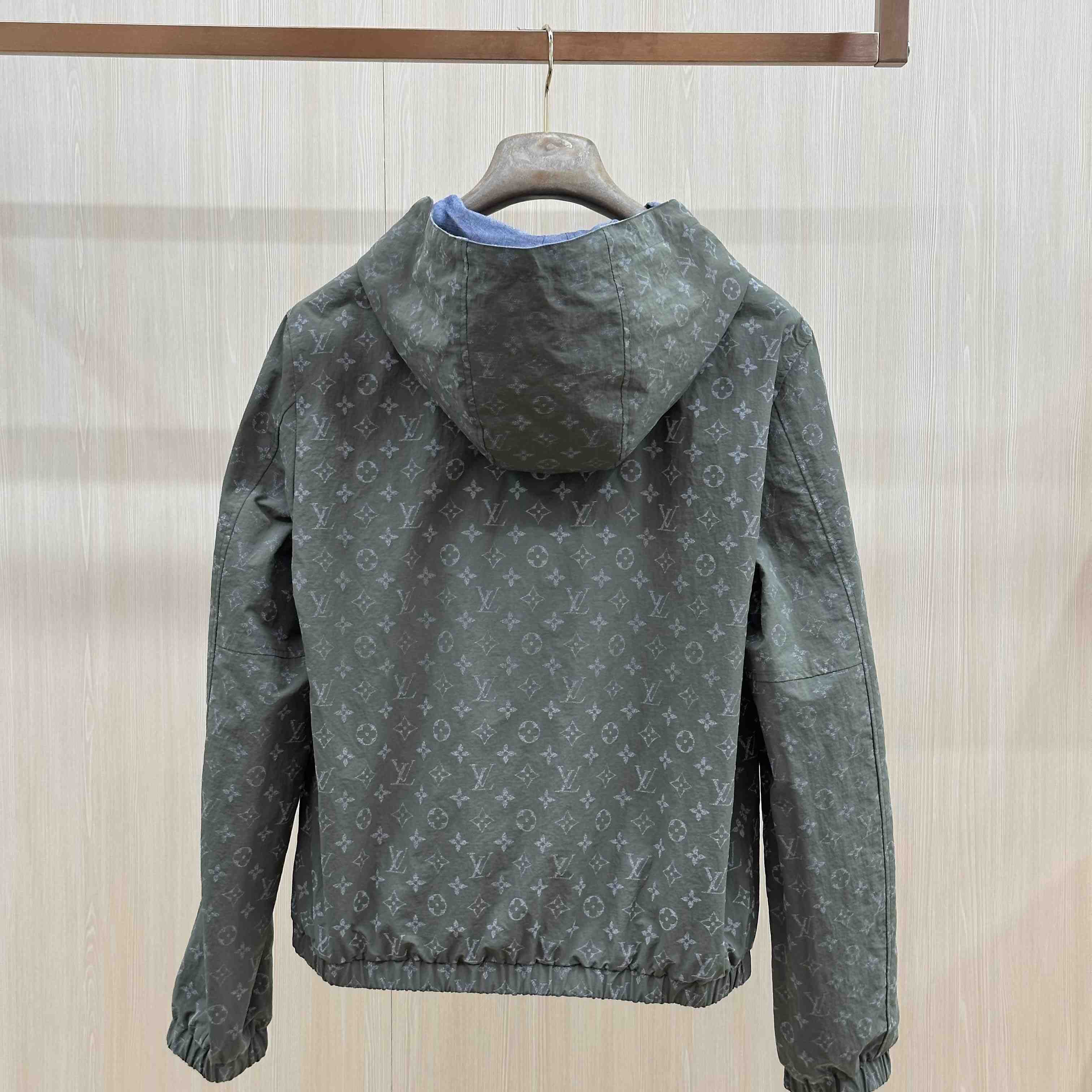 Louis Vuitton Reversible Monogram Reflective Windbreaker 1AKOFT - DesignerGu