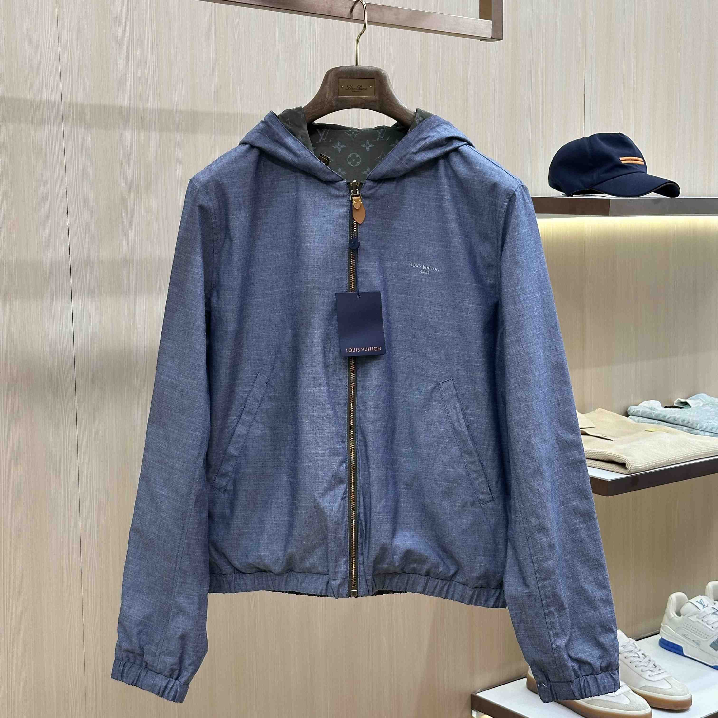 Louis Vuitton Reversible Monogram Reflective Windbreaker 1AKOFT - DesignerGu