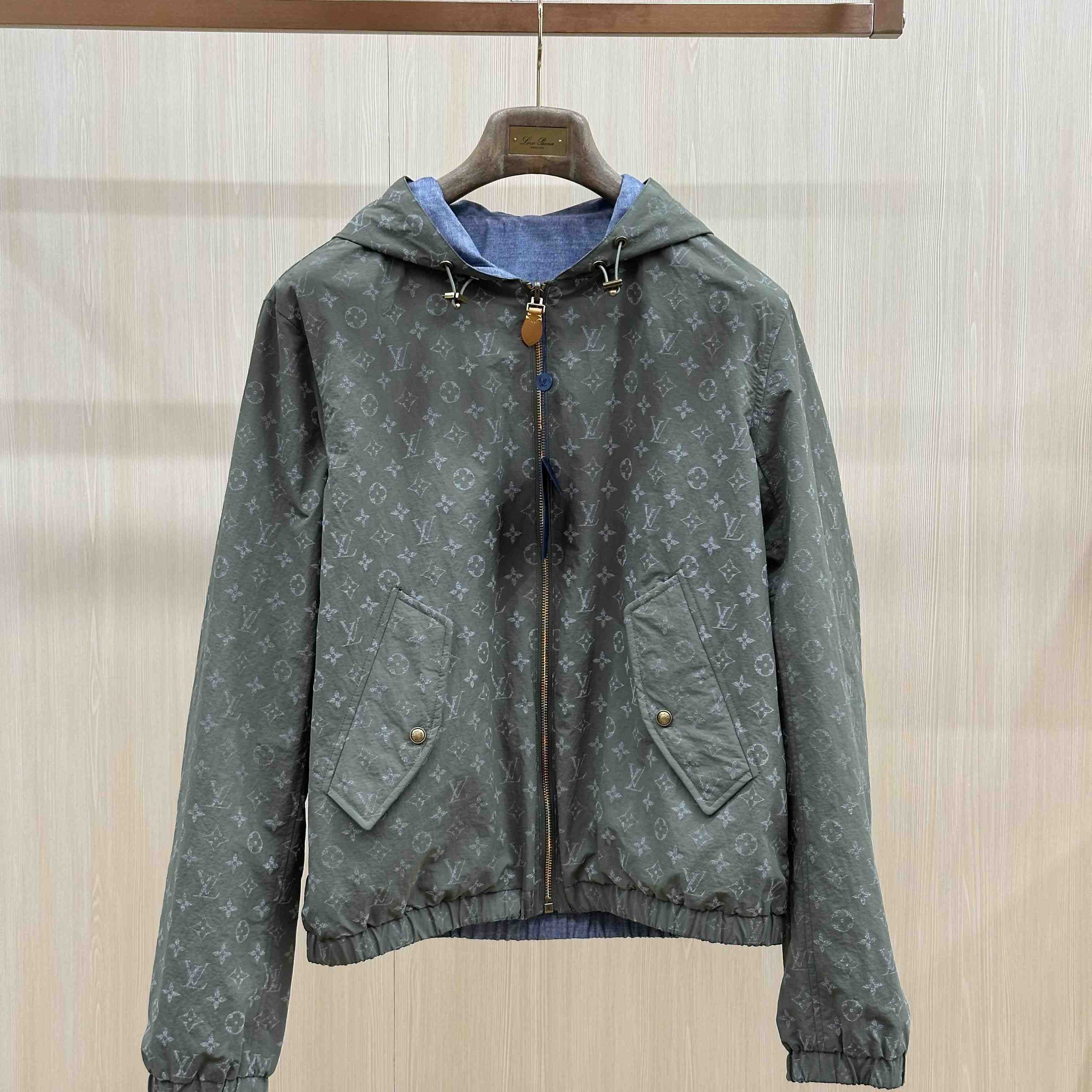 Louis Vuitton Reversible Monogram Reflective Windbreaker 1AKOFT - DesignerGu
